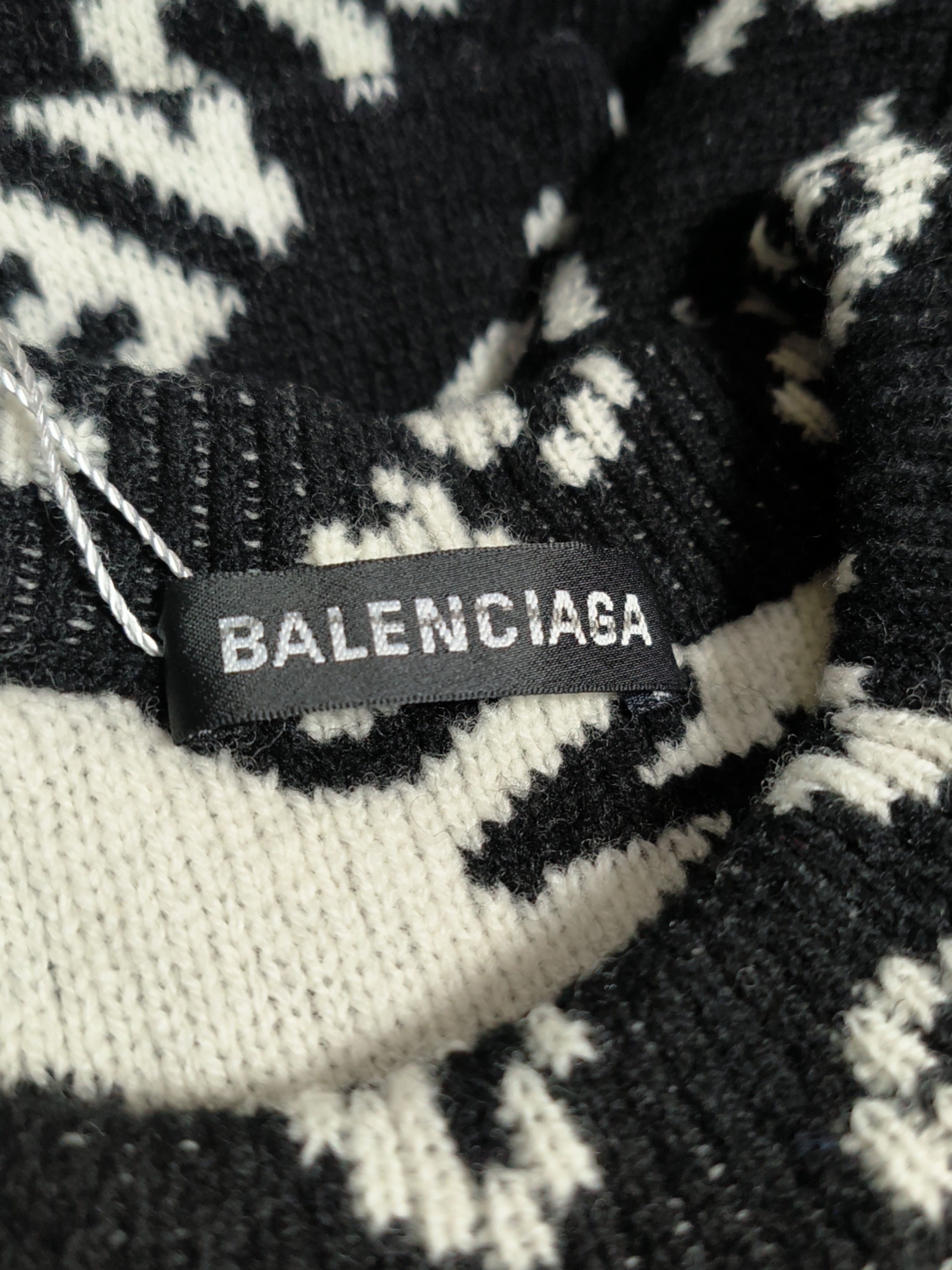 Balenciaga Balenciaga WFP Logo Print Sweater Size L Size US L / EU 52-54 / 3 - 3 Thumbnail