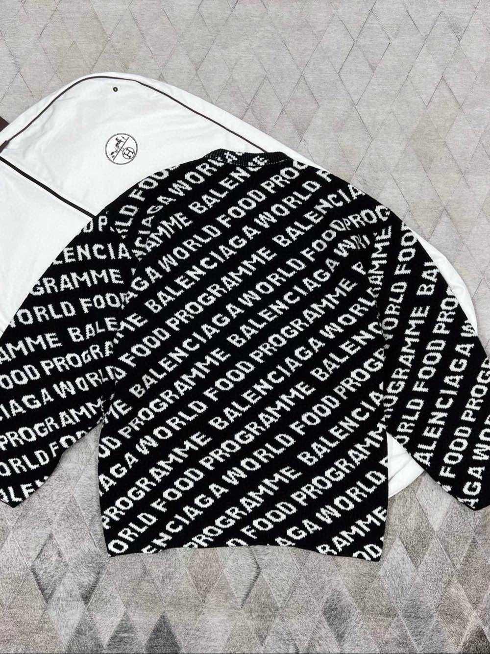 Balenciaga Balenciaga WFP Logo Print Sweater Size L Size US L / EU 52-54 / 3 - 2 Thumbnail