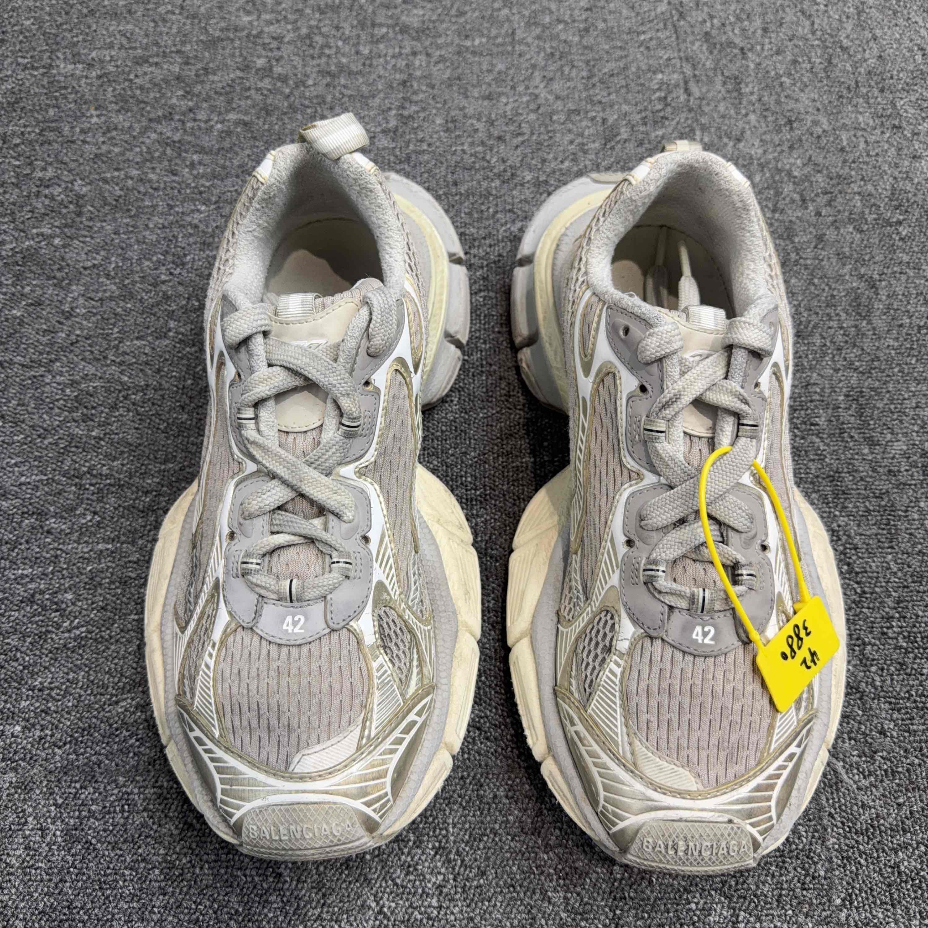 Balenciaga Balenciaga Beige 3XL Sneakers Size US 9 / EU 42 Size US 9 / EU 42 - 2 Thumbnail
