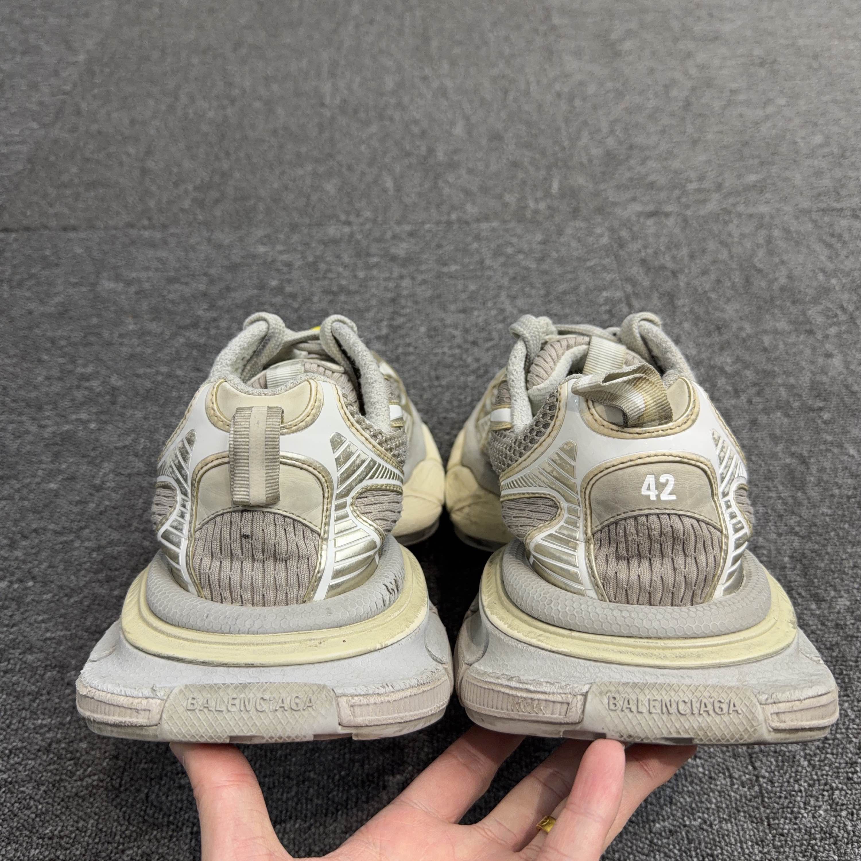 Balenciaga Balenciaga Beige 3XL Sneakers Size US 9 / EU 42 Size US 9 / EU 42 - 3 Thumbnail