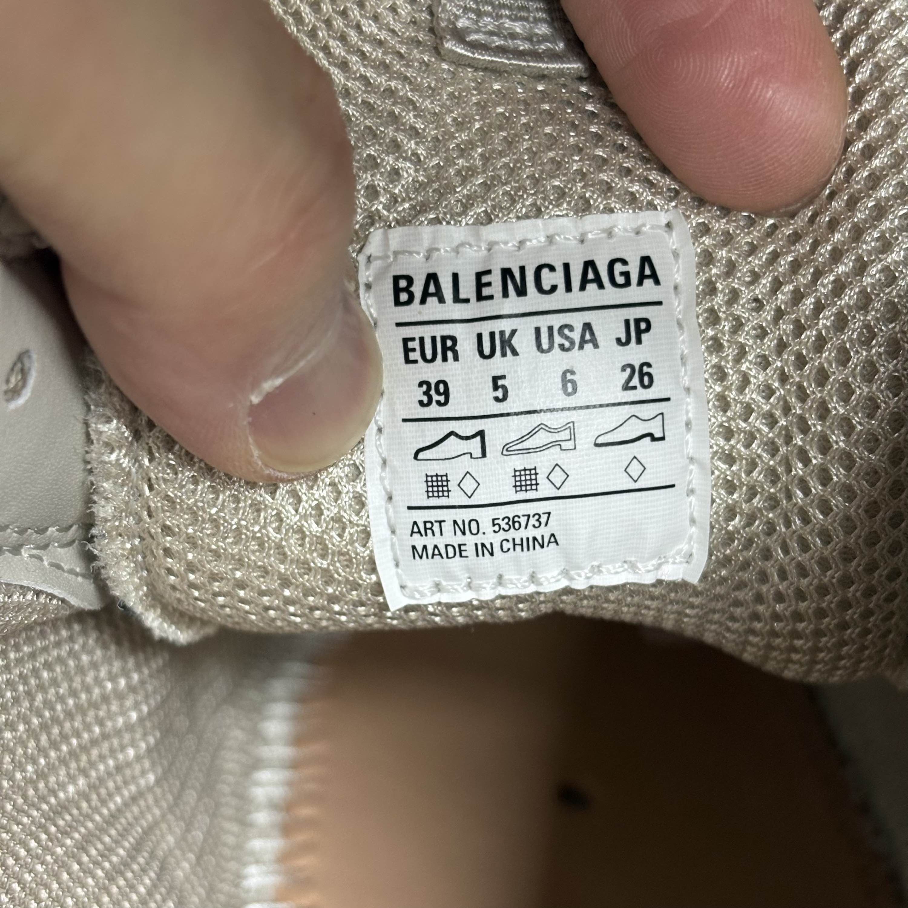 Balenciaga Balenciaga Triple S Beige Sneakers Size 39 Size US 6 / EU 39 - 5 Thumbnail