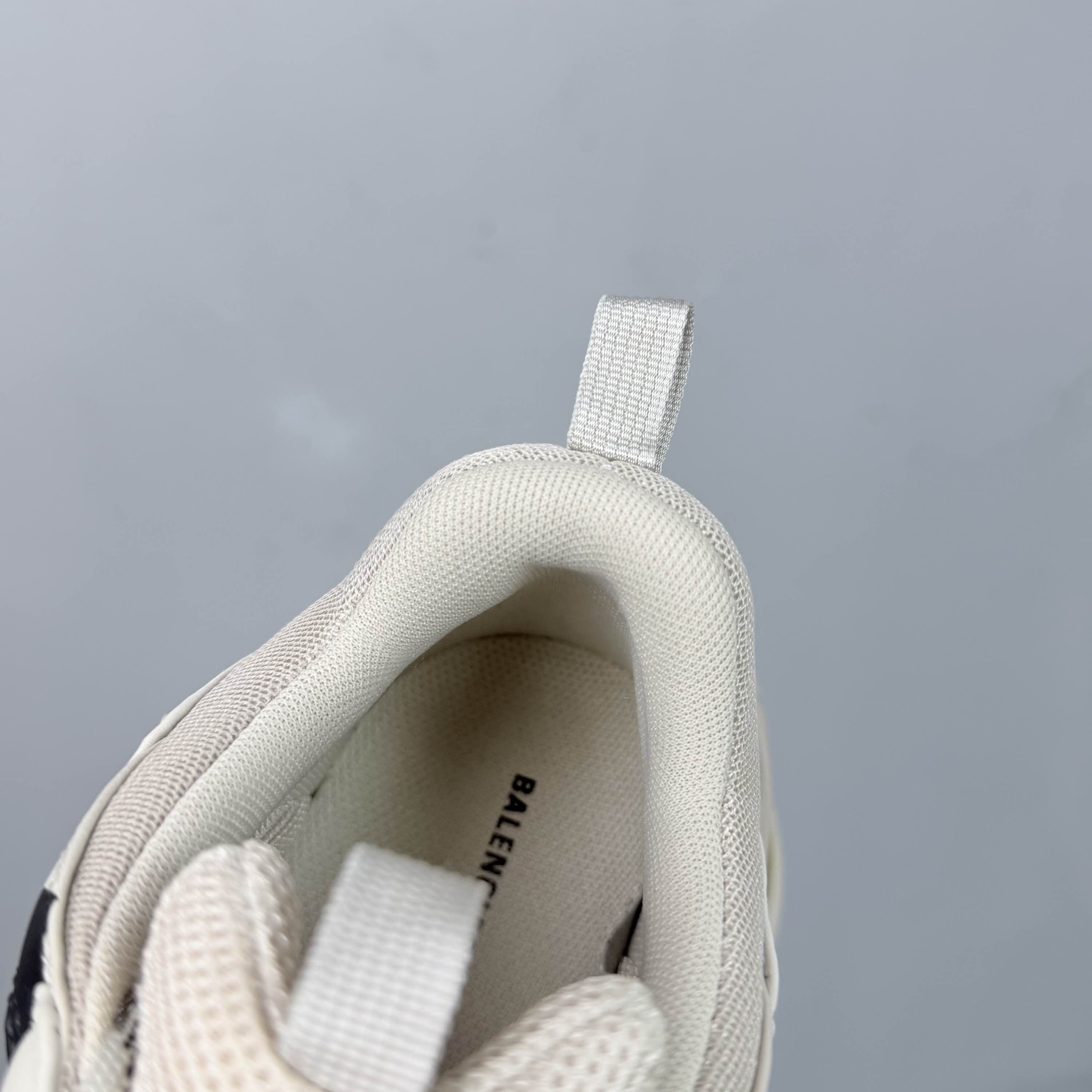 Balenciaga Balenciaga Triple S Beige Sneakers Size 39 Size US 6 / EU 39 - 19 Thumbnail