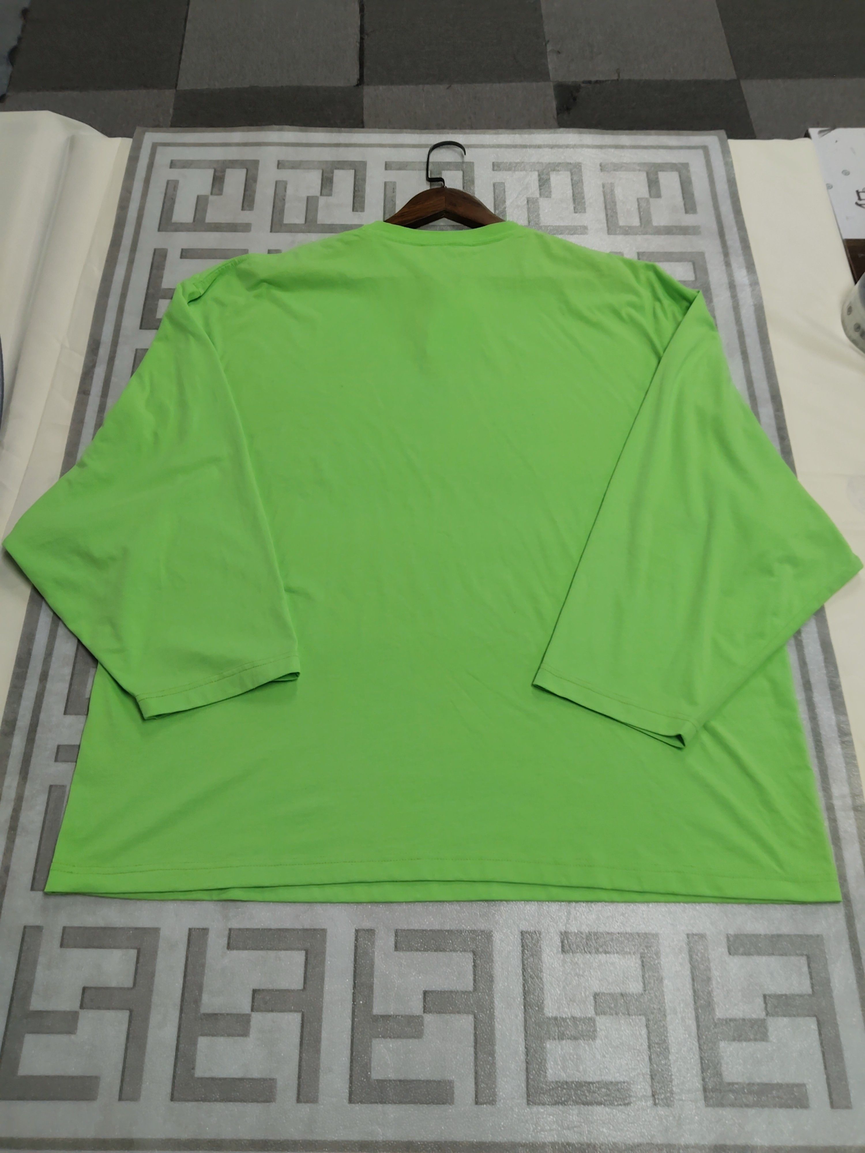 Balenciaga Balenciaga Multilingual Logo Long Sleeve T-Shirt M Size US M / EU 48-50 / 2 - 2 Thumbnail