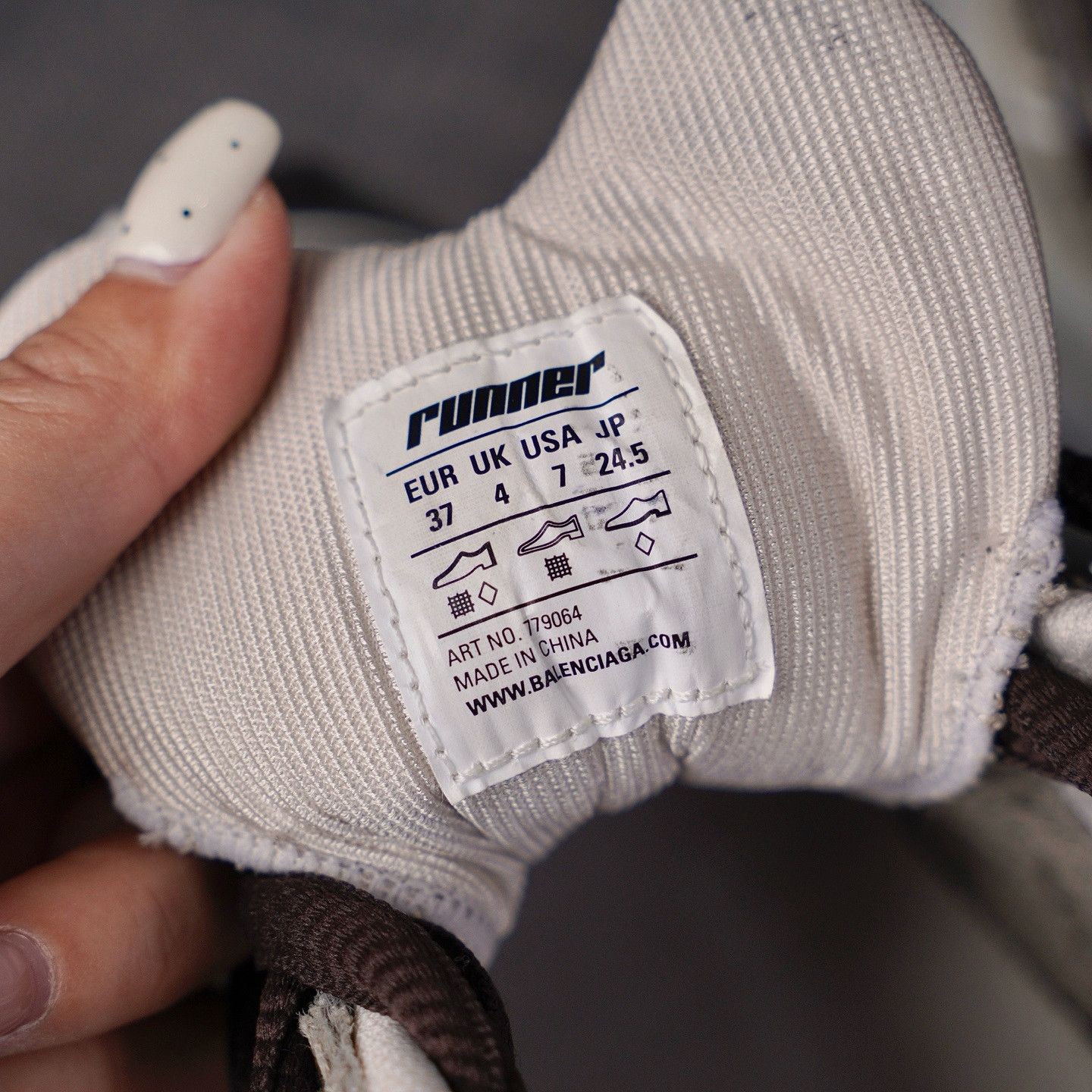 Balenciaga Balenciaga Runner 2.0 Sneakers Size 37 Size US 7 / IT 37 - 5 Thumbnail
