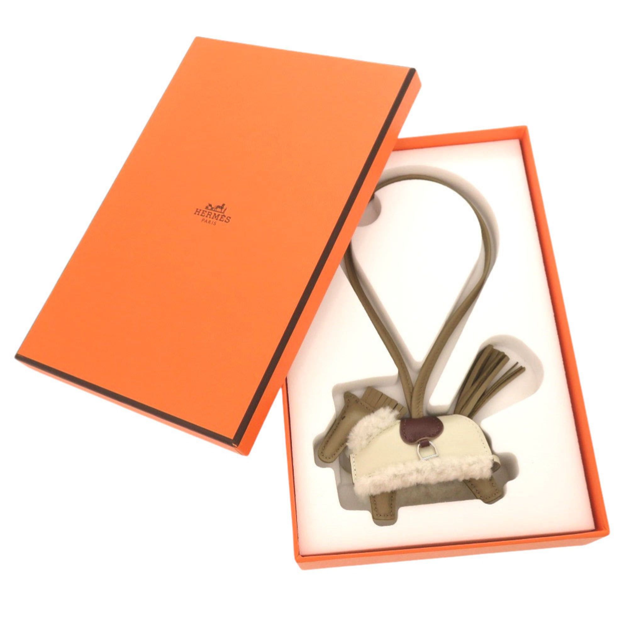 Hermes Hermes Robeo Plush PM, Veau Swift shearling, Anion beige, Malfa, Clé Terre, Ecru, K stamp (2025 production), accessory, bag charm, 0478 HERMES Rodeo PM Size ONE SIZE - 2 Thumbnail
