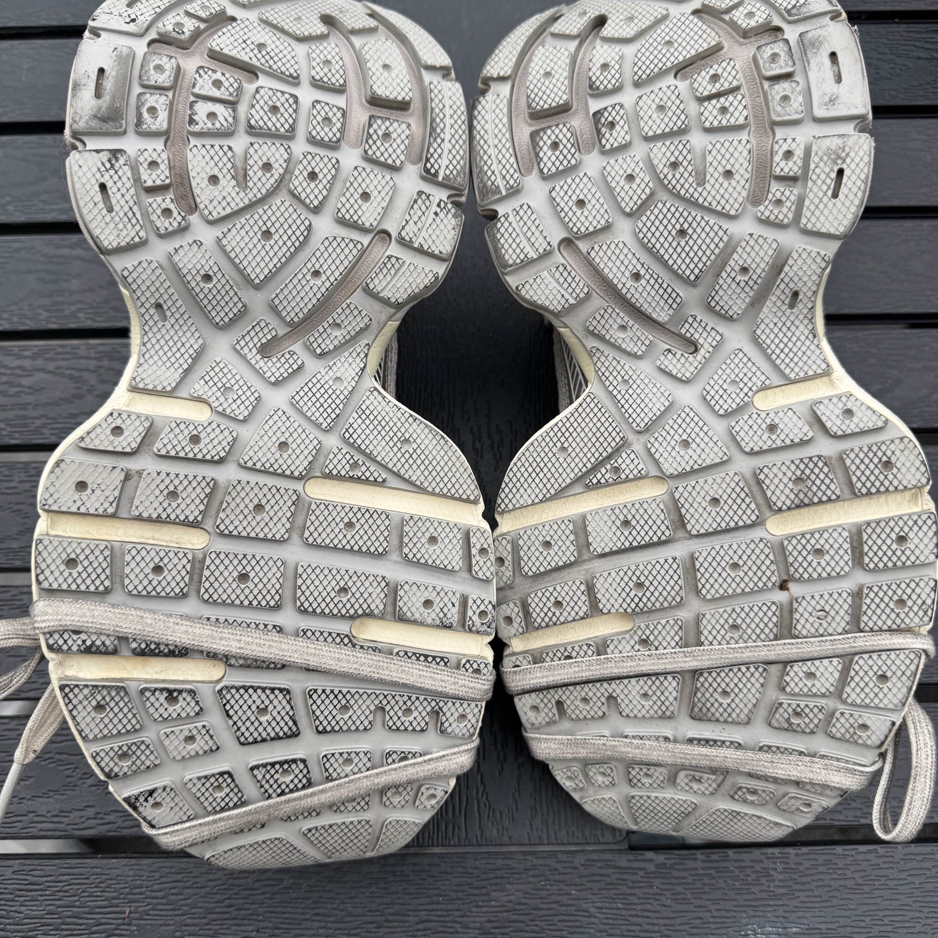 Balenciaga Balenciaga 3XL Low-Top Sneakers Beige Size 37 Size US 7 / IT 37 - 4 Thumbnail