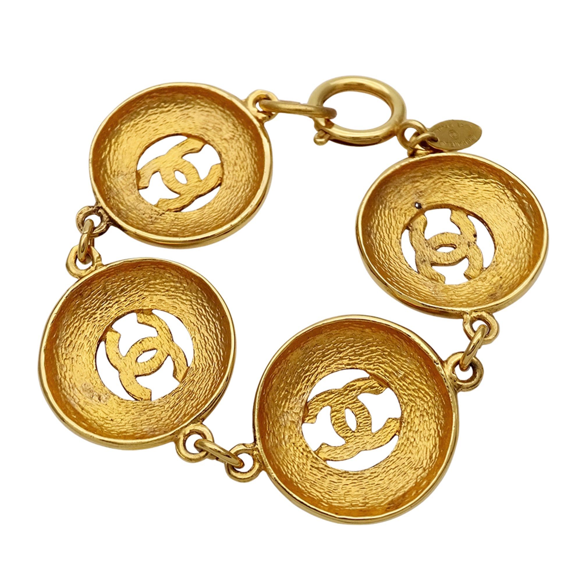Chanel Chanel bracelet for women, gold, Coco Mark circle design. Size ONE SIZE - 2 Thumbnail