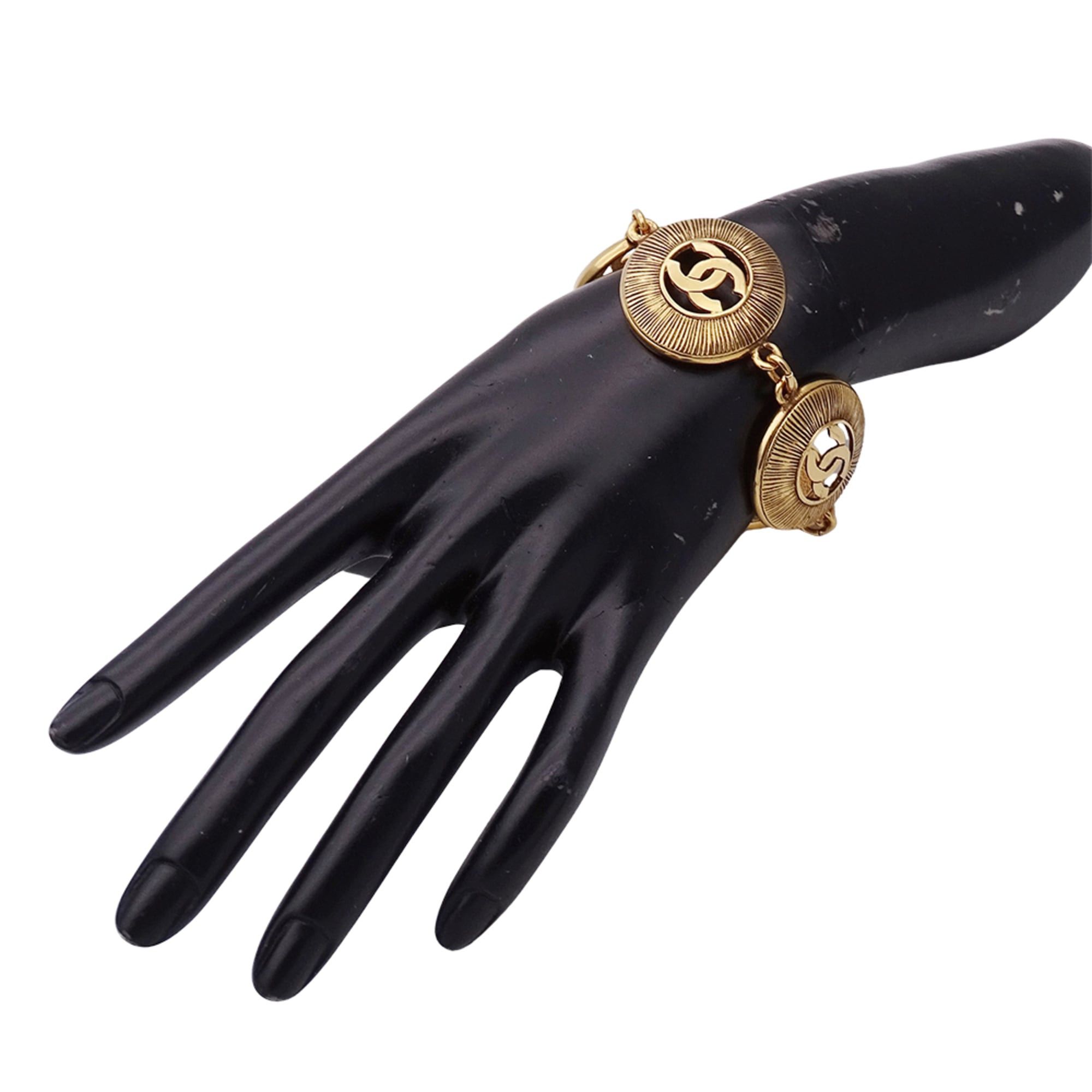 Chanel Chanel bracelet for women, gold, Coco Mark circle design. Size ONE SIZE - 6 Thumbnail