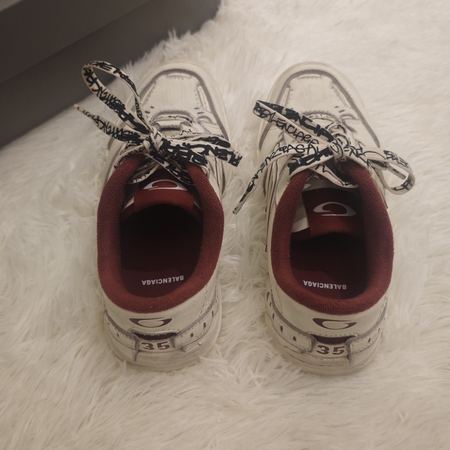 Balenciaga Balenciaga Worn-Out Low-Top Sneakers Size 35 Size US 5 / IT 35 - 3 Thumbnail