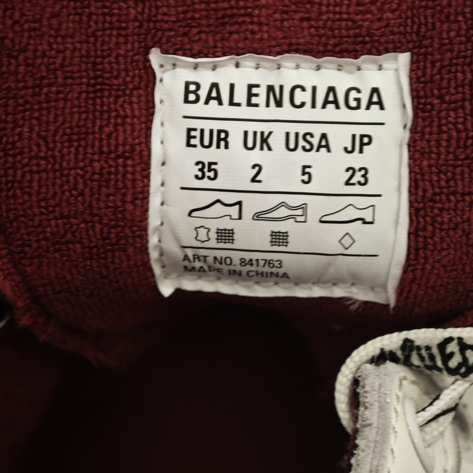 Balenciaga Balenciaga Worn-Out Low-Top Sneakers Size 35 Size US 5 / IT 35 - 5 Thumbnail