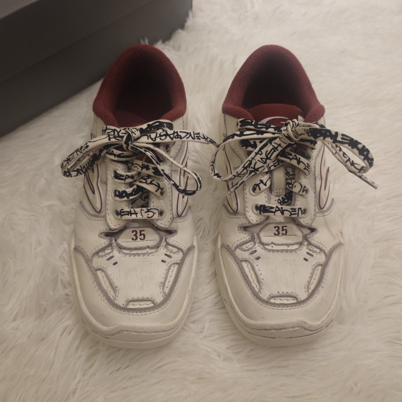 Balenciaga Balenciaga Worn-Out Low-Top Sneakers Size 35 Size US 5 / IT 35 - 2 Thumbnail