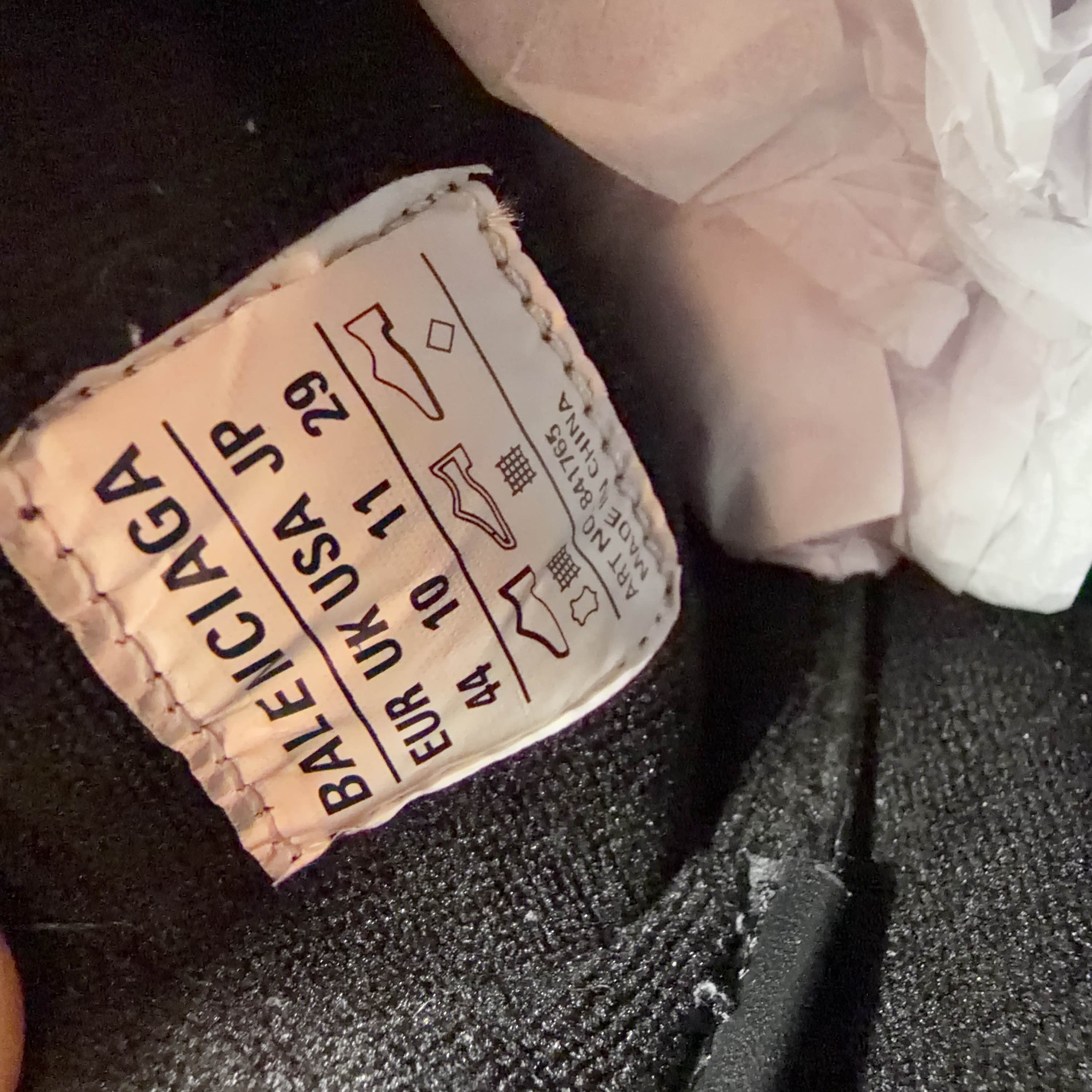 Balenciaga Balenciaga Hamptons Worn-Out Sneakers Size 11 Size US 11 / EU 44 - 5 Thumbnail