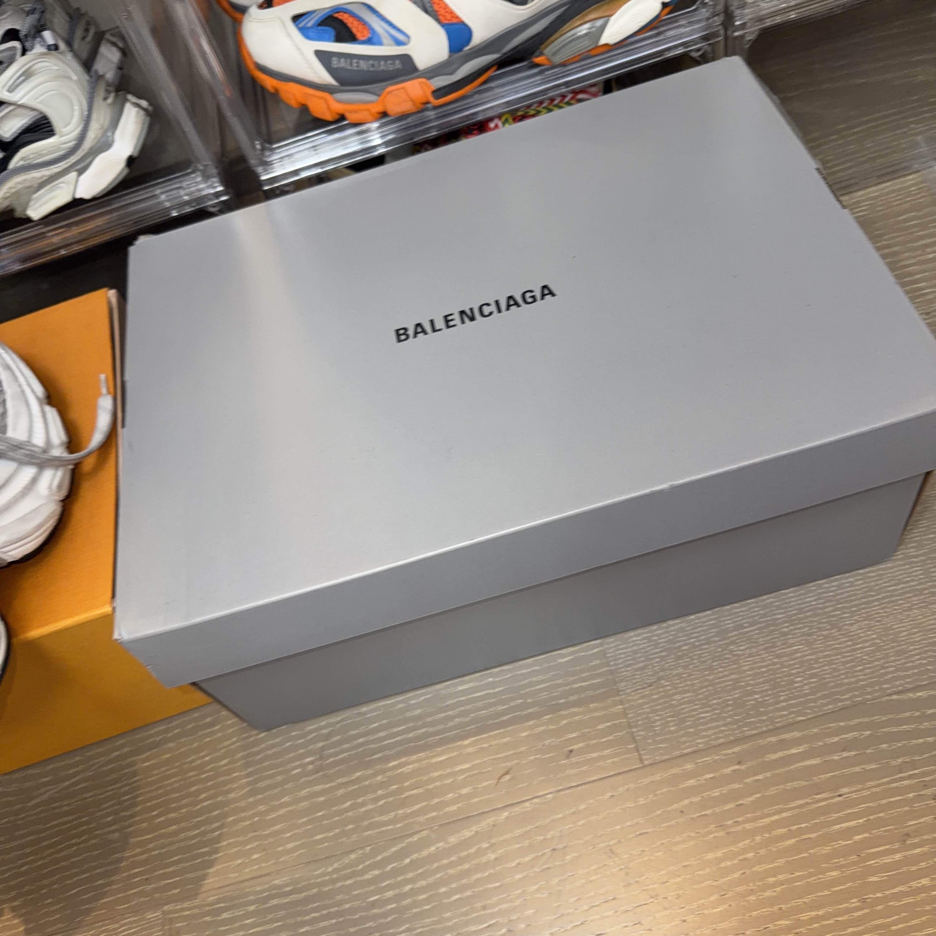 Balenciaga Balenciaga Hamptons Worn-Out Sneakers Size 11 Size US 11 / EU 44 - 6 Thumbnail
