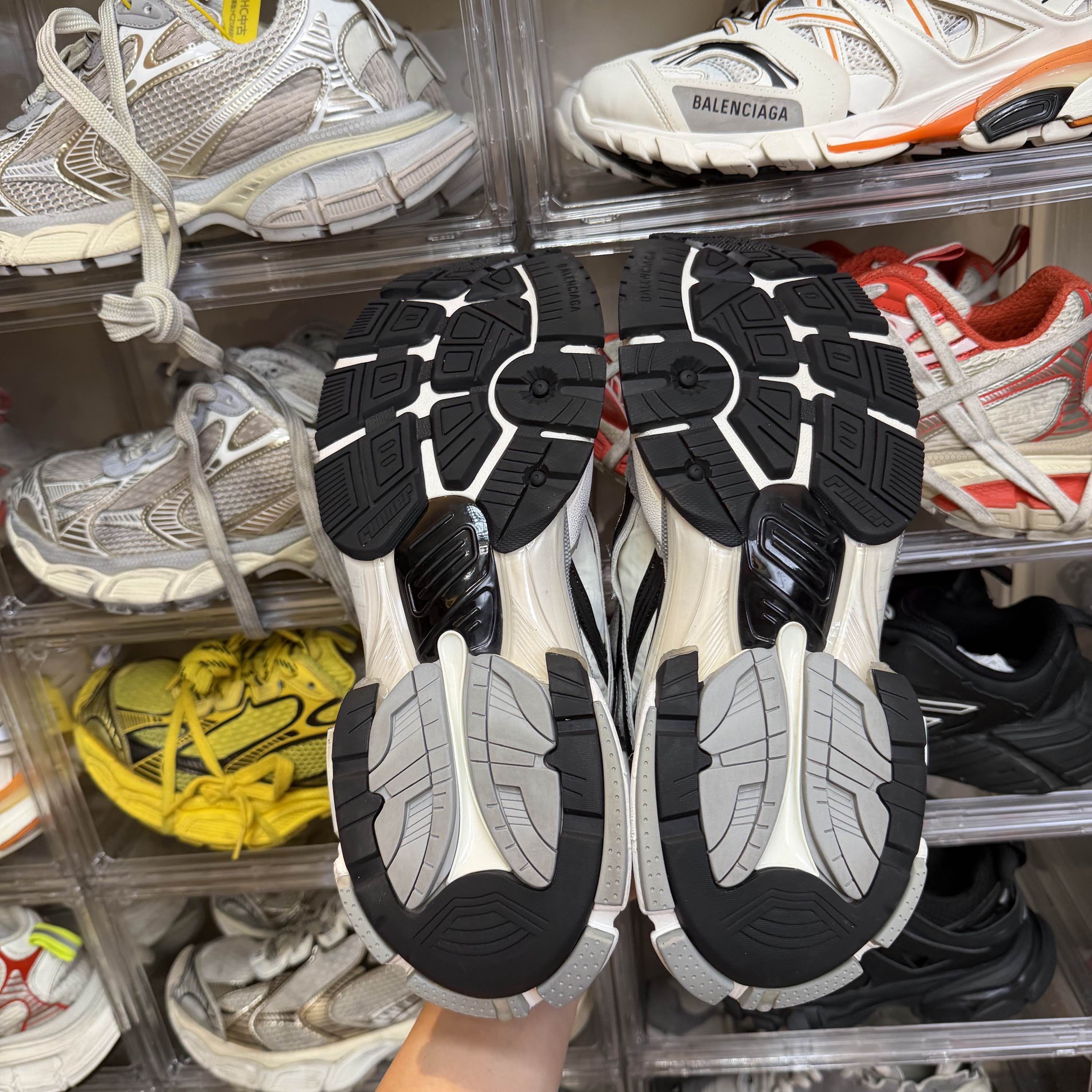 Balenciaga Balenciaga Runner Sneakers Size 42 Size US 9 / EU 42 - 4 Thumbnail