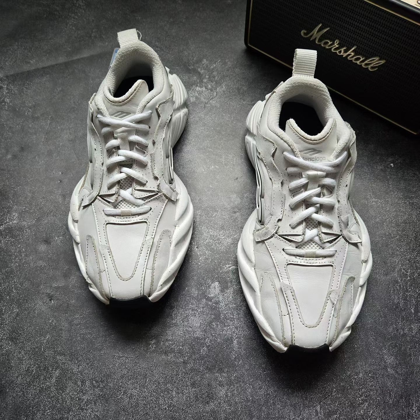 Balenciaga Balenciaga Monday Low-Top Sneakers Size 38 Size US 8 / IT 38 - 2 Thumbnail