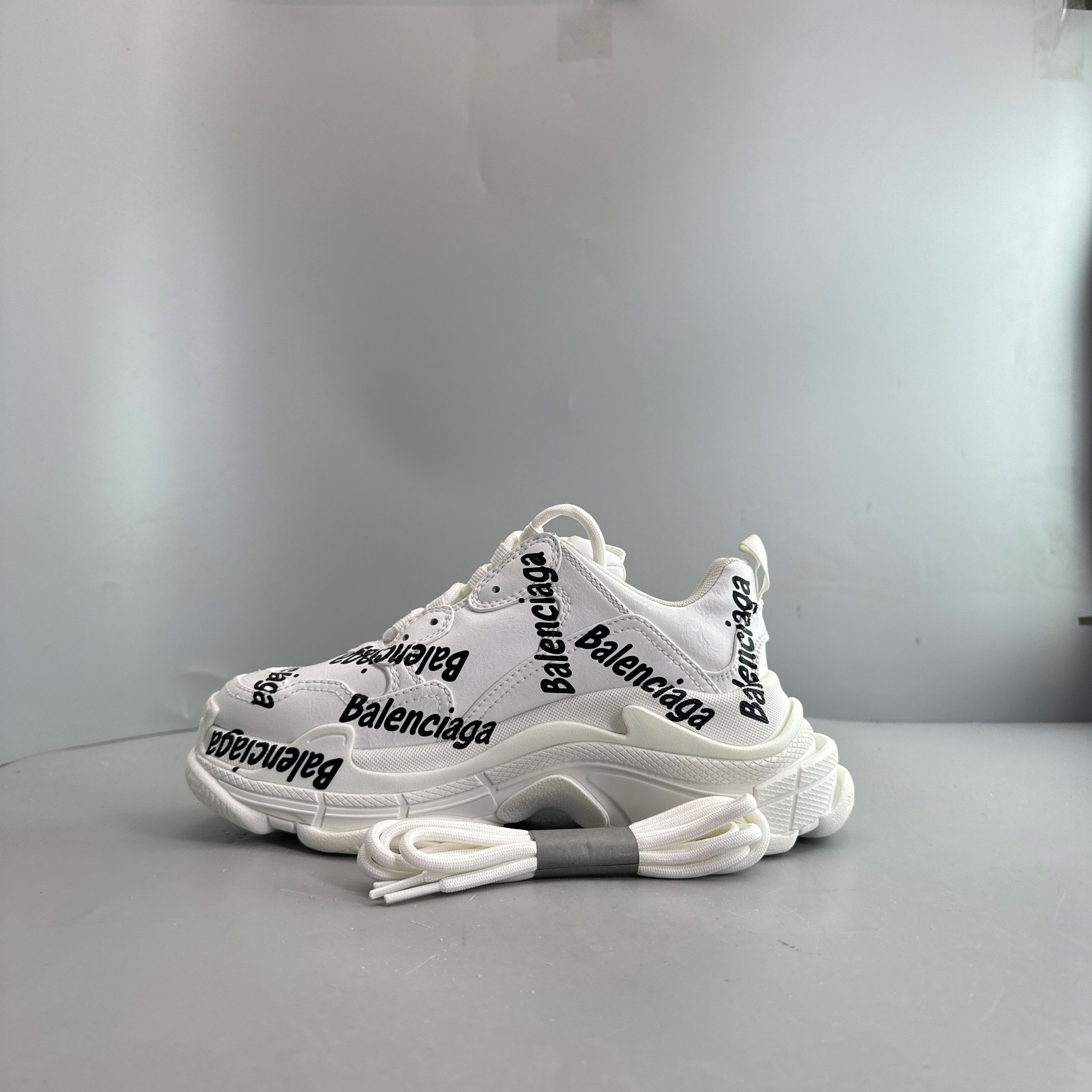Balenciaga Balenciaga All-Over Logo Triple S Sneakers Size 37 Size US 7 / IT 37 - 10 Thumbnail