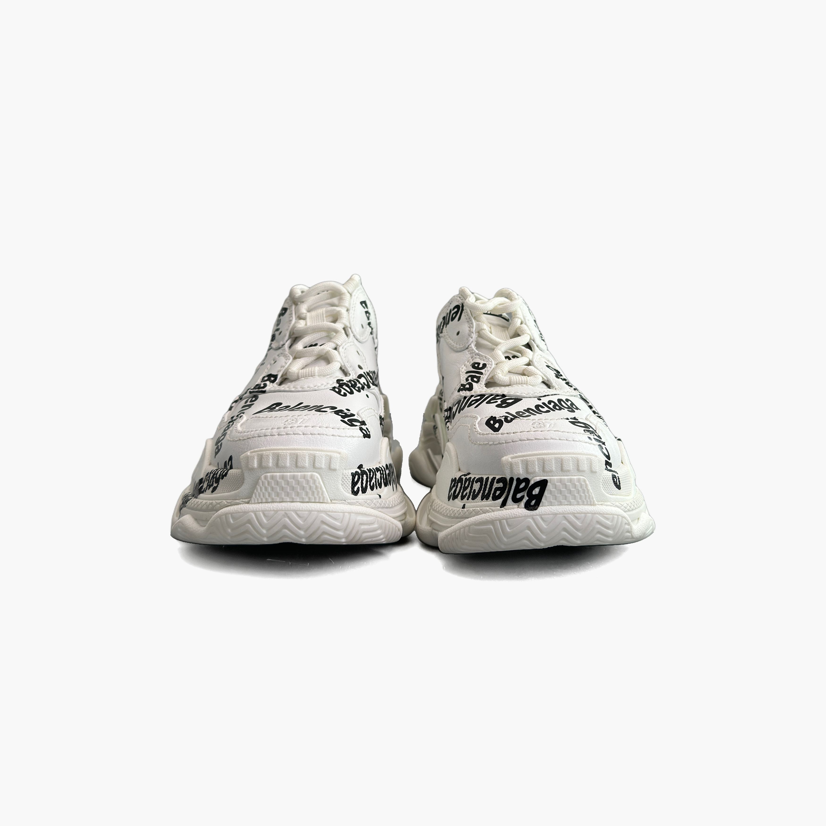 Balenciaga Balenciaga All-Over Logo Triple S Sneakers Size 37 Size US 7 / IT 37 - 5 Thumbnail