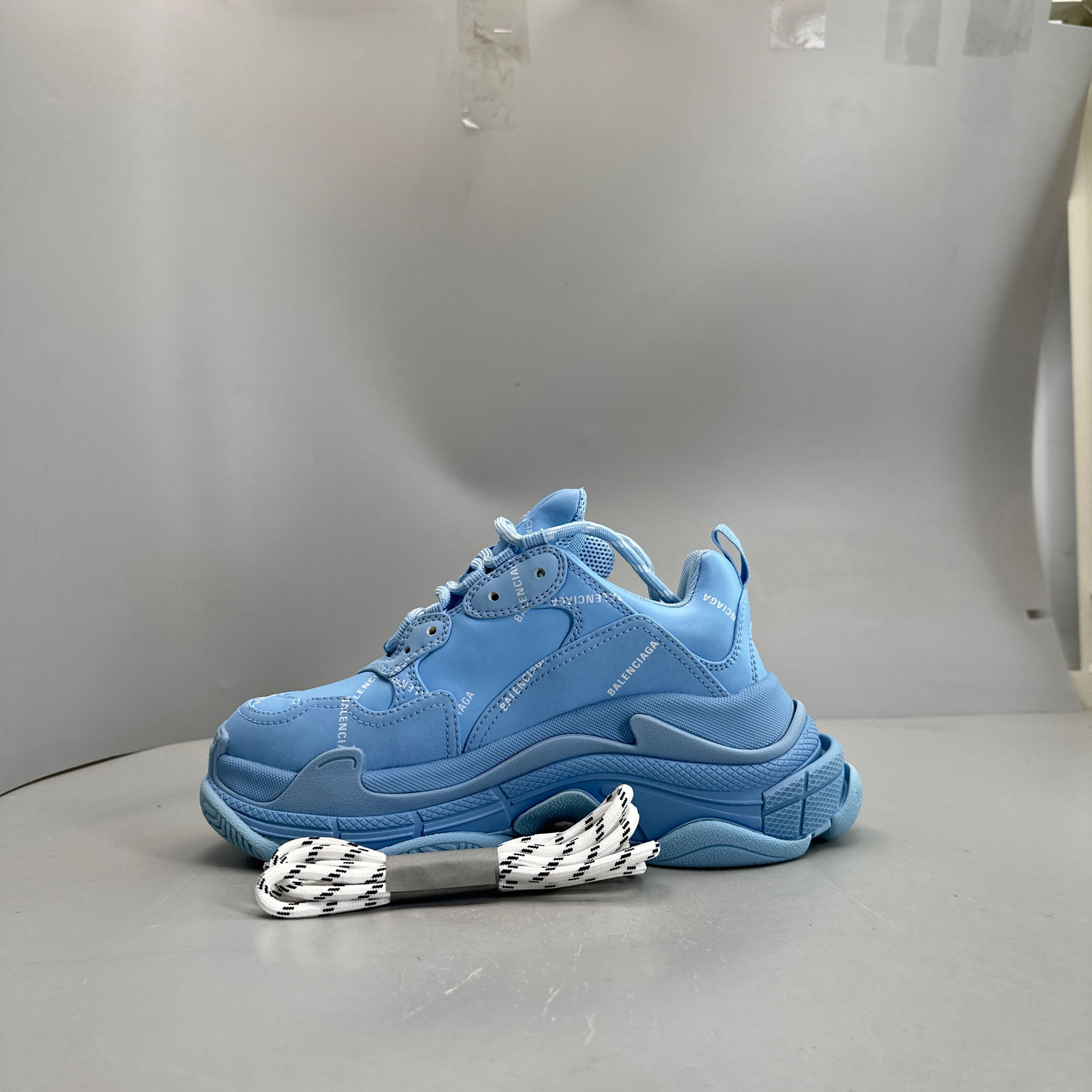 Balenciaga Balenciaga Triple S Logo Low-Top Sneakers Size 36 Size US 6 / IT 36 - 10 Thumbnail