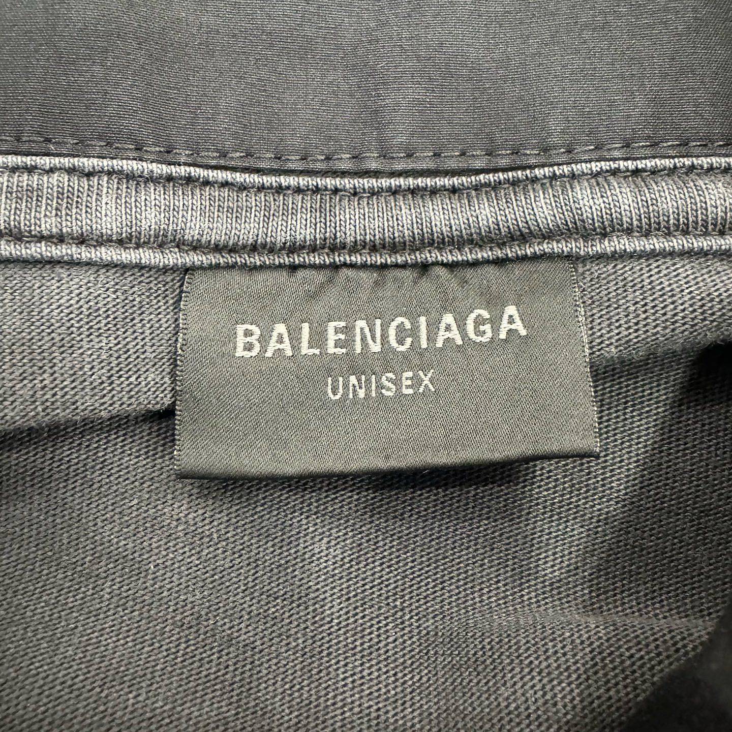 Balenciaga Balenciaga Red Back Logo Shirt Size L Size US L / EU 52-54 / 3 - 3 Thumbnail