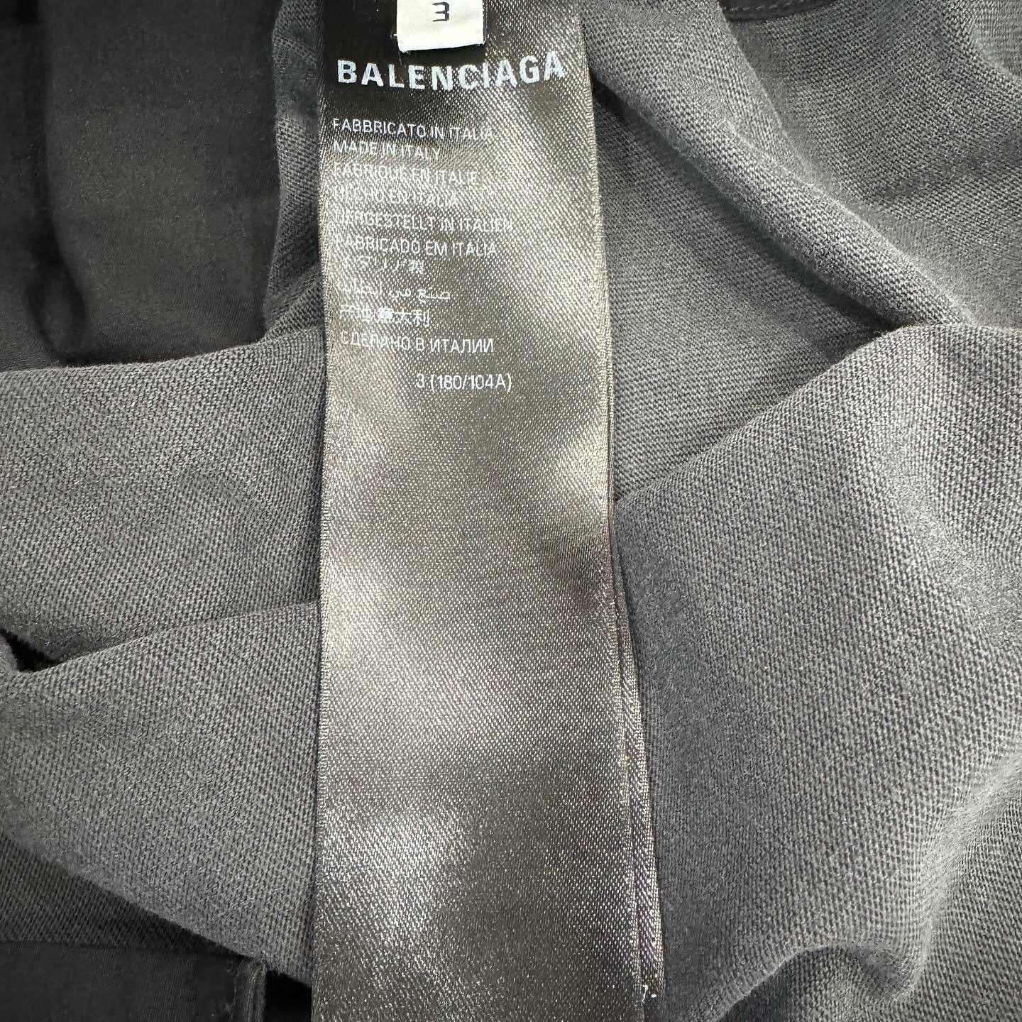 Balenciaga Balenciaga Red Back Logo Shirt Size L Size US L / EU 52-54 / 3 - 4 Thumbnail