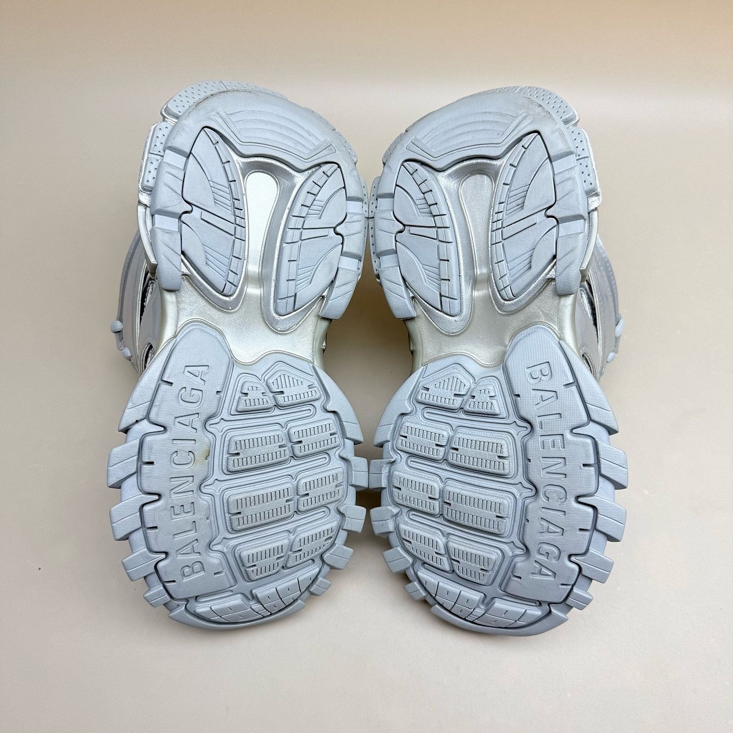 Balenciaga Balenciaga Silver Track Sneakers Size 36 Size US 6 / IT 36 - 4 Thumbnail