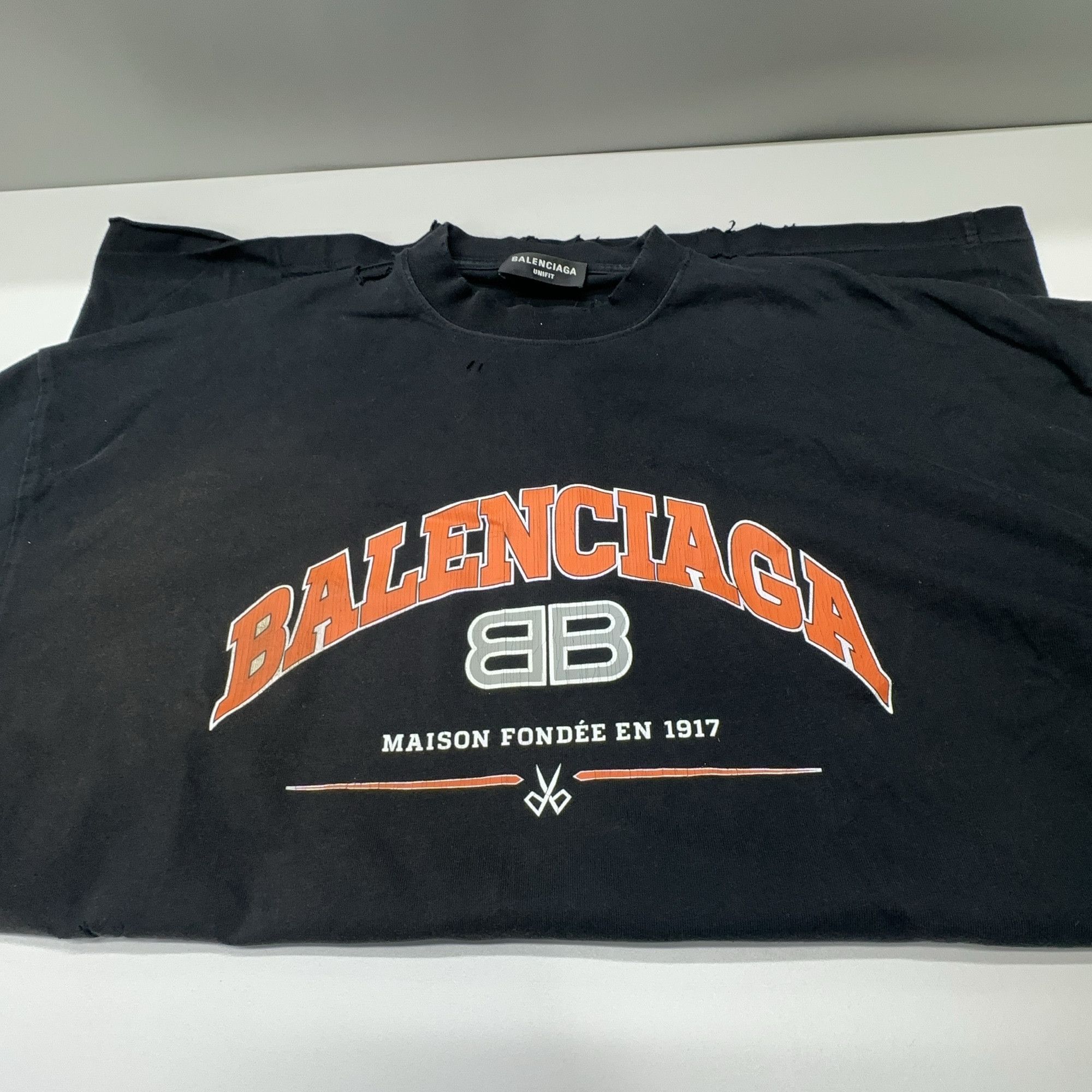 Balenciaga Balenciaga Logo Print Long Sleeve Tee L Size US L / EU 52-54 / 3 - 5 Thumbnail