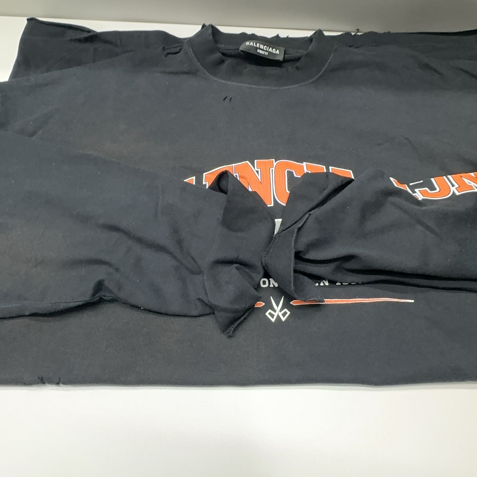 Balenciaga Balenciaga Logo Print Long Sleeve Tee L Size US L / EU 52-54 / 3 - 6 Thumbnail
