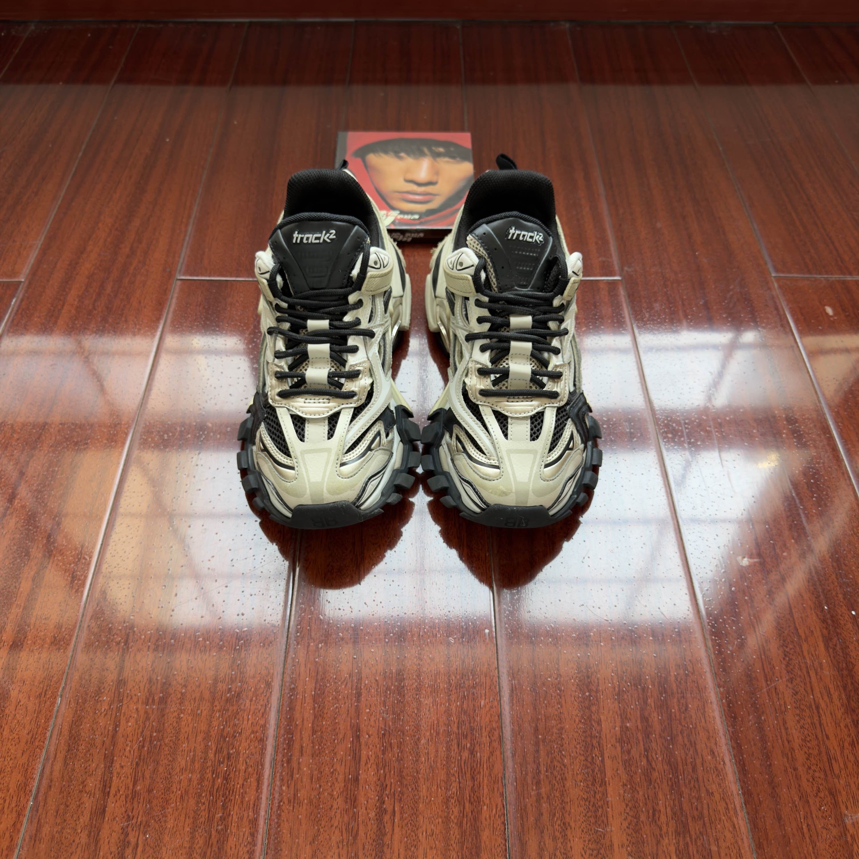 Balenciaga Balenciaga Track 2.0 Sneakers Beige Size 37 Size US 7 / IT 37 - 2 Thumbnail