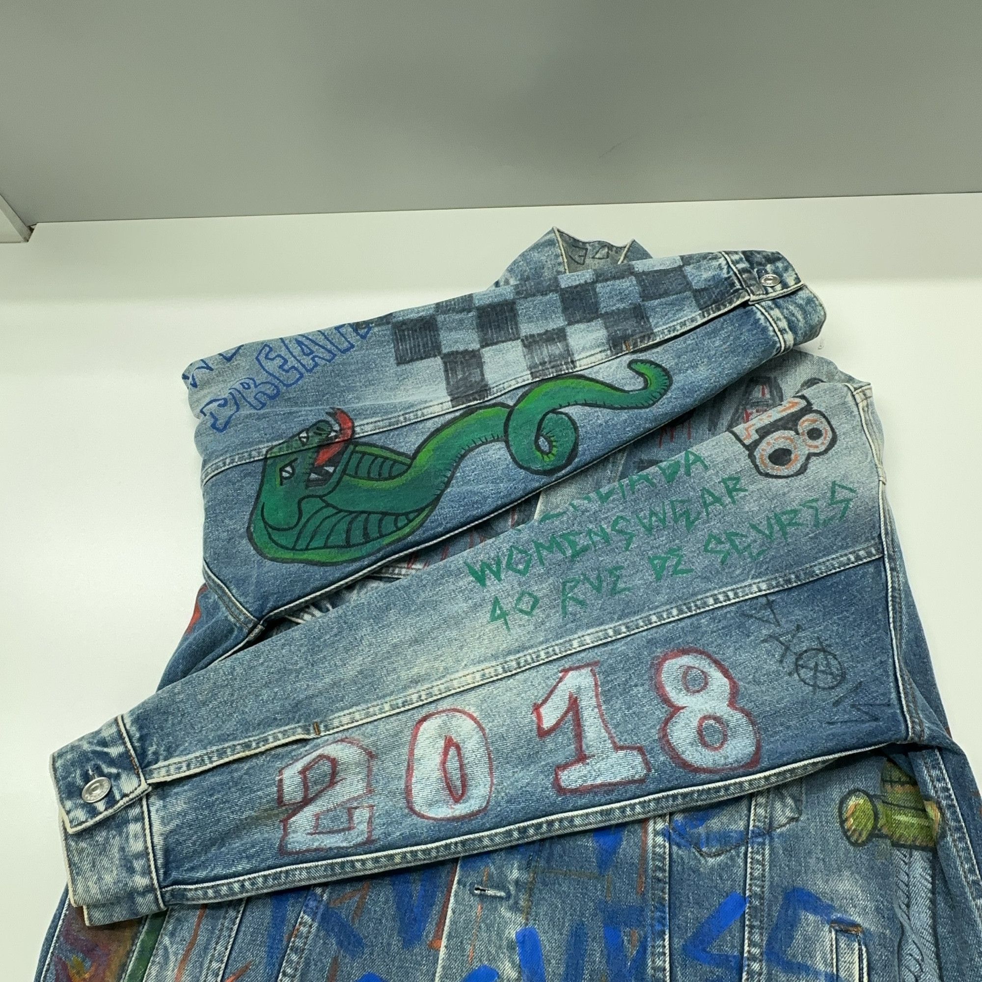 Balenciaga Balenciaga Graffiti Denim Jacket Size 34 Size XXS / US 00 / IT 34 - 9 Thumbnail