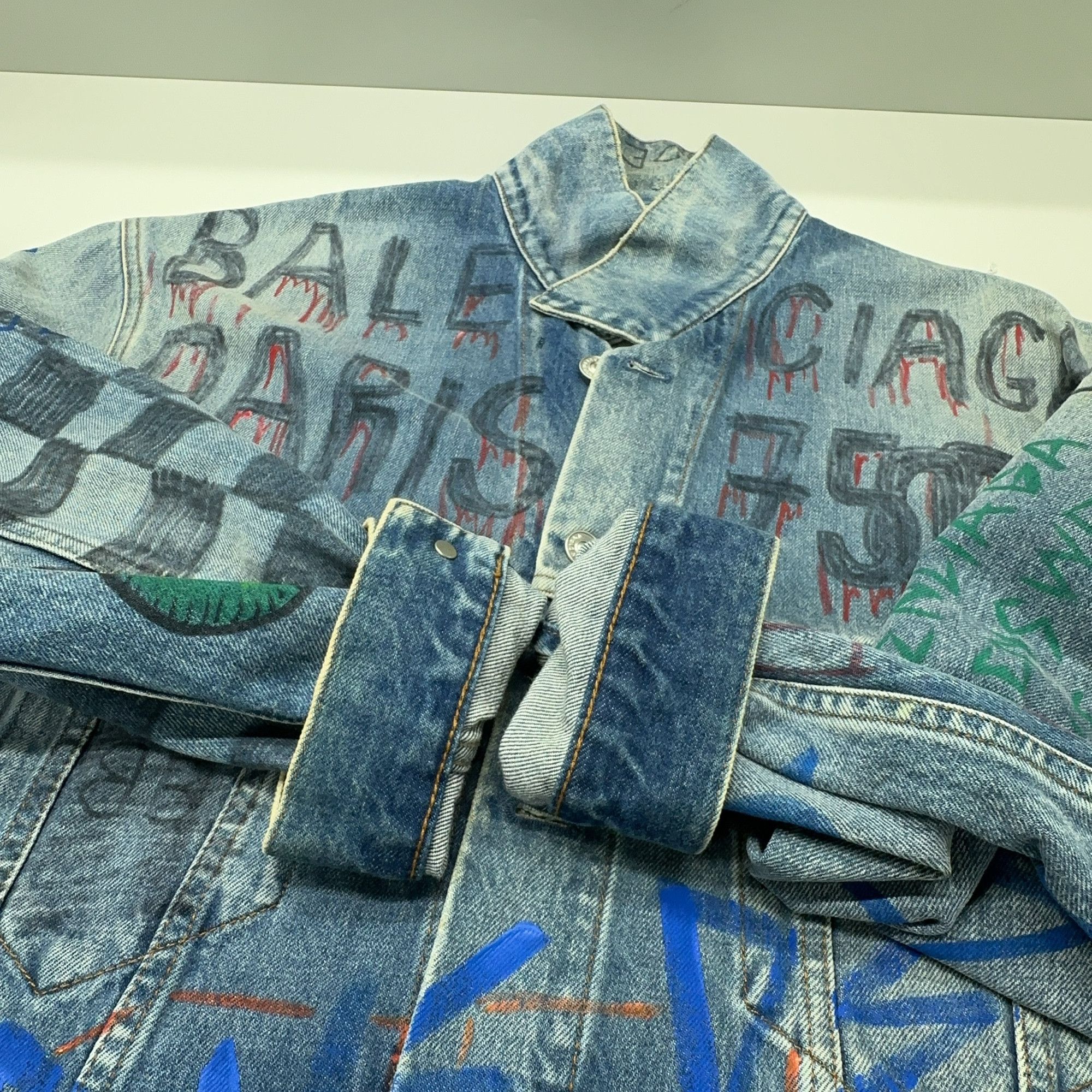 Balenciaga Balenciaga Graffiti Denim Jacket Size 34 Size XXS / US 00 / IT 34 - 10 Thumbnail