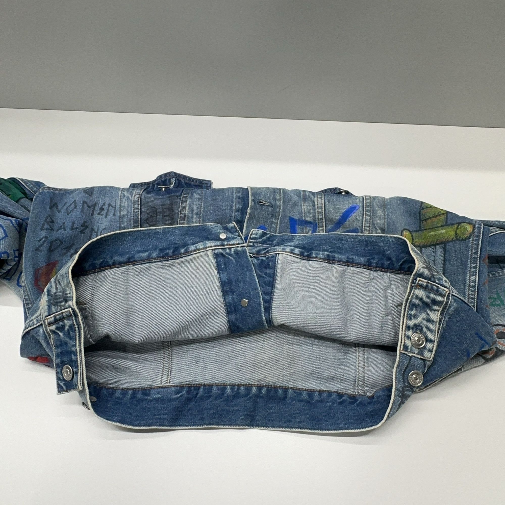 Balenciaga Balenciaga Graffiti Denim Jacket Size 34 Size XXS / US 00 / IT 34 - 8 Thumbnail