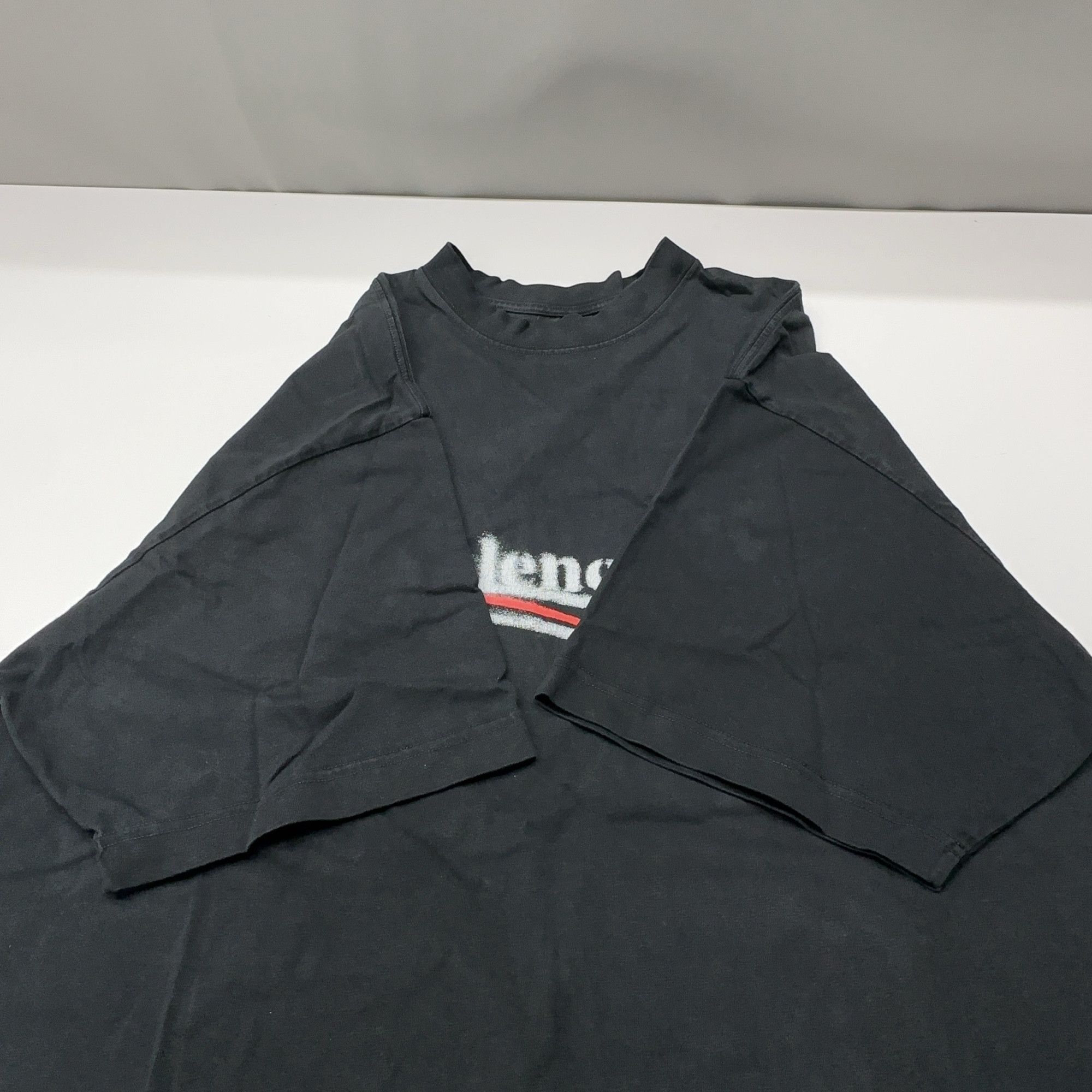 Balenciaga Balenciaga Spray Logo T-Shirt Size L Size US L / EU 52-54 / 3 - 8 Thumbnail