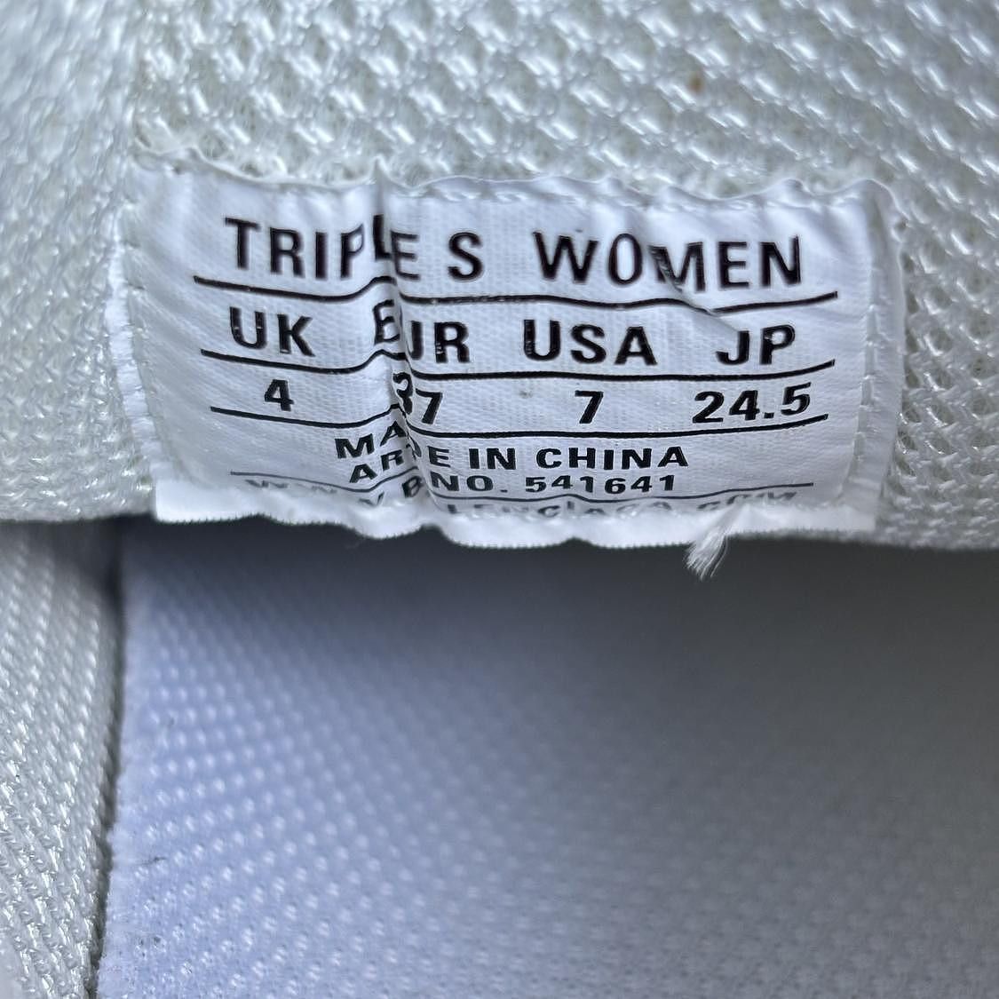 Balenciaga Balenciaga Triple S Low Top Sneakers White Blue Size 37 Size US 7 / IT 37 - 5 Thumbnail