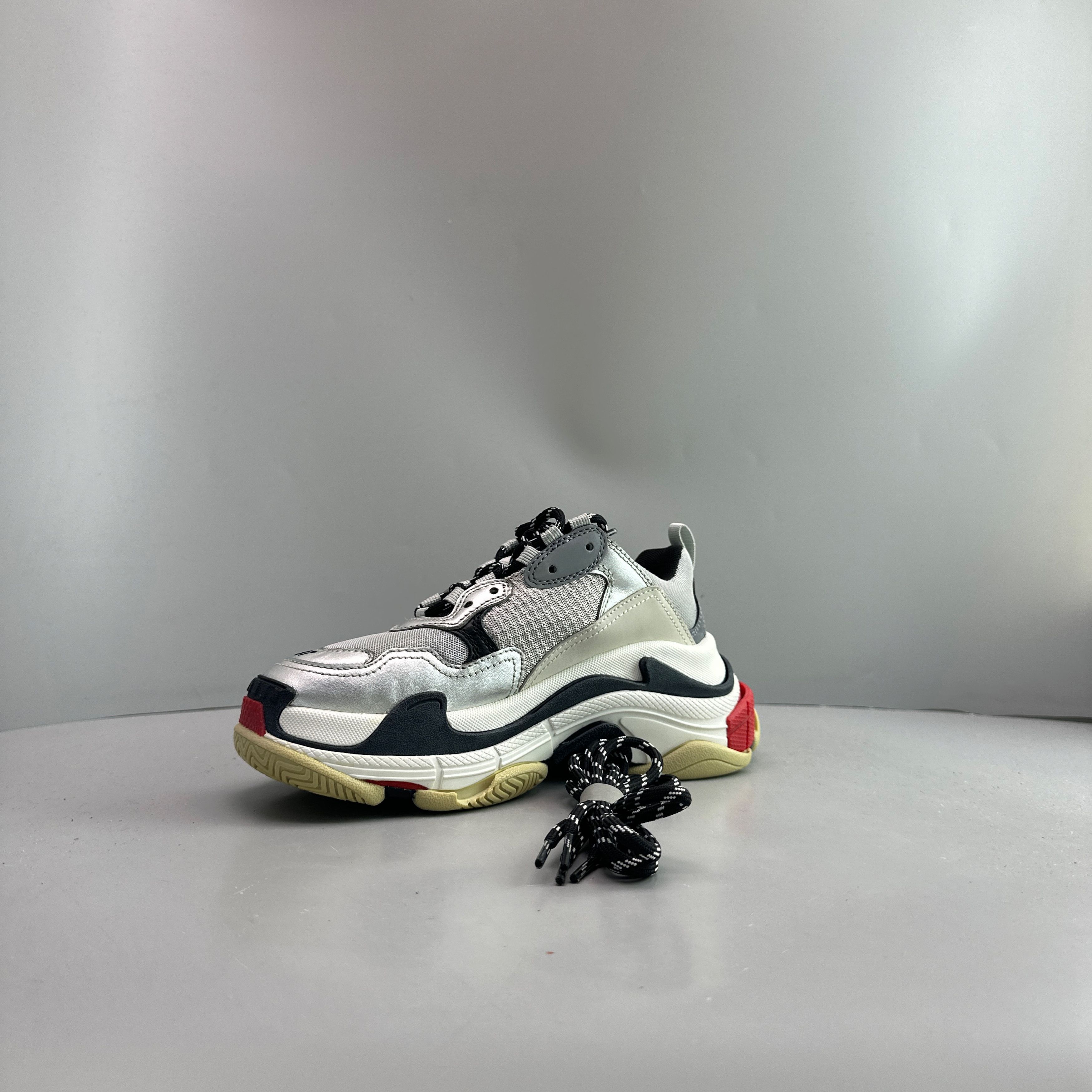 Balenciaga Balenciaga Triple S Low-Top Sneakers Size 37 Size US 7 / IT 37 - 10 Thumbnail