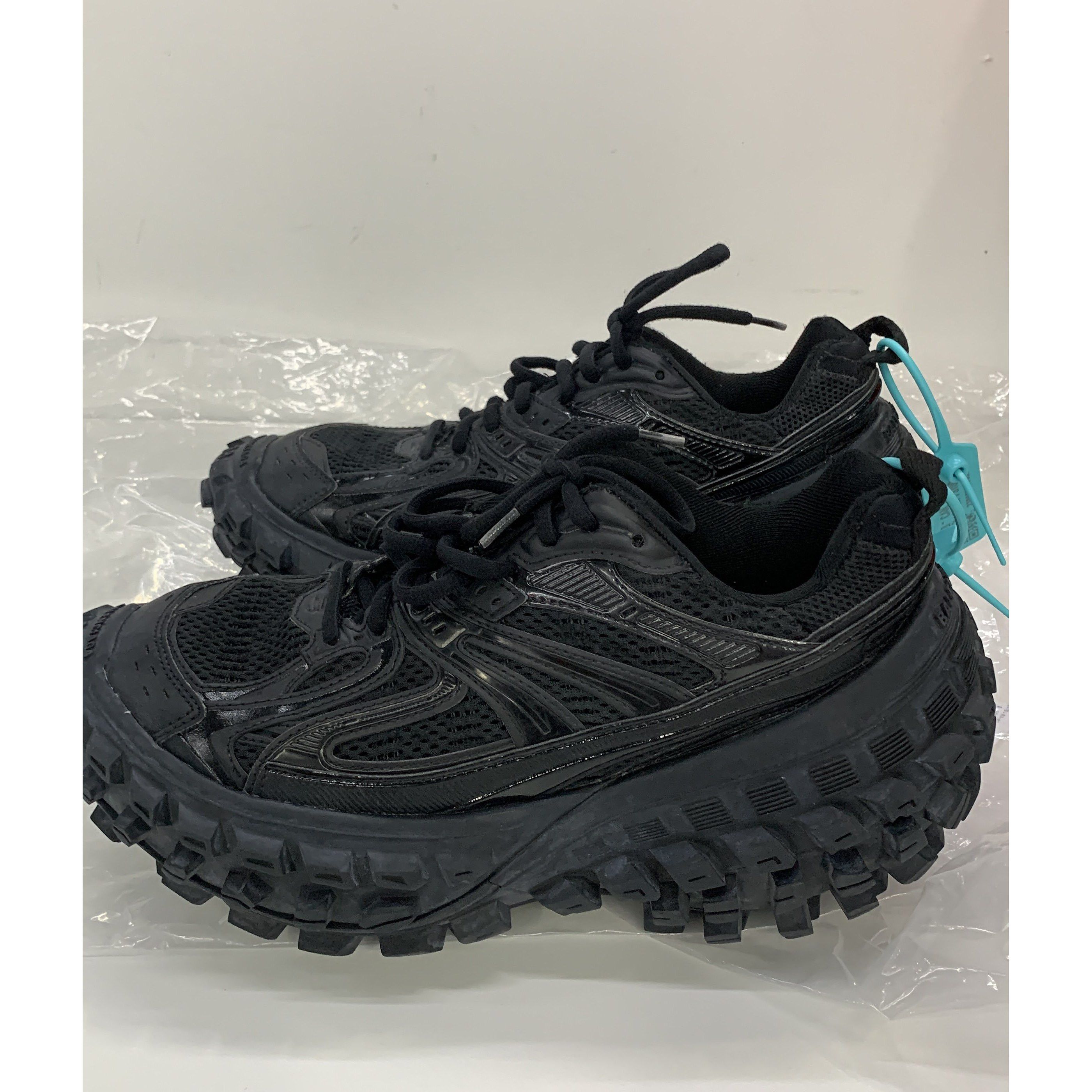 Balenciaga Balenciaga Defender Low-Top Sneakers Size 38 Size US 8 / IT 38 - 10 Thumbnail