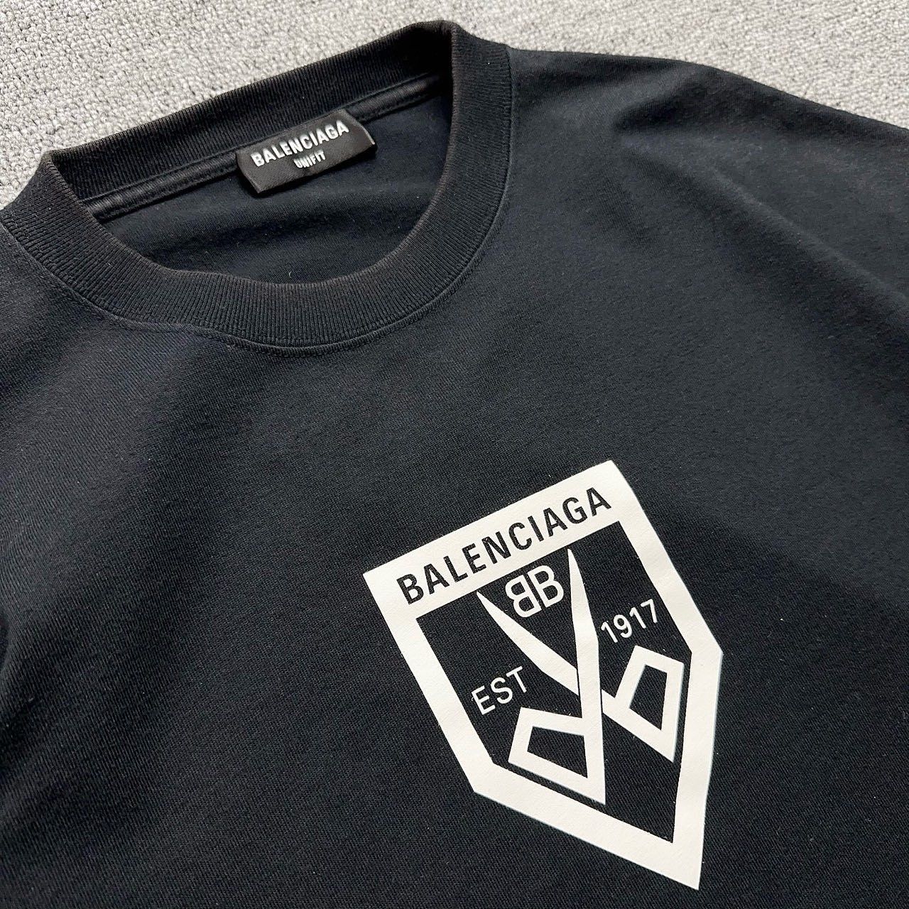 Balenciaga Balenciaga Crest Logo T-Shirt Size XS Size US XS / EU 42 / 0 - 3 Thumbnail