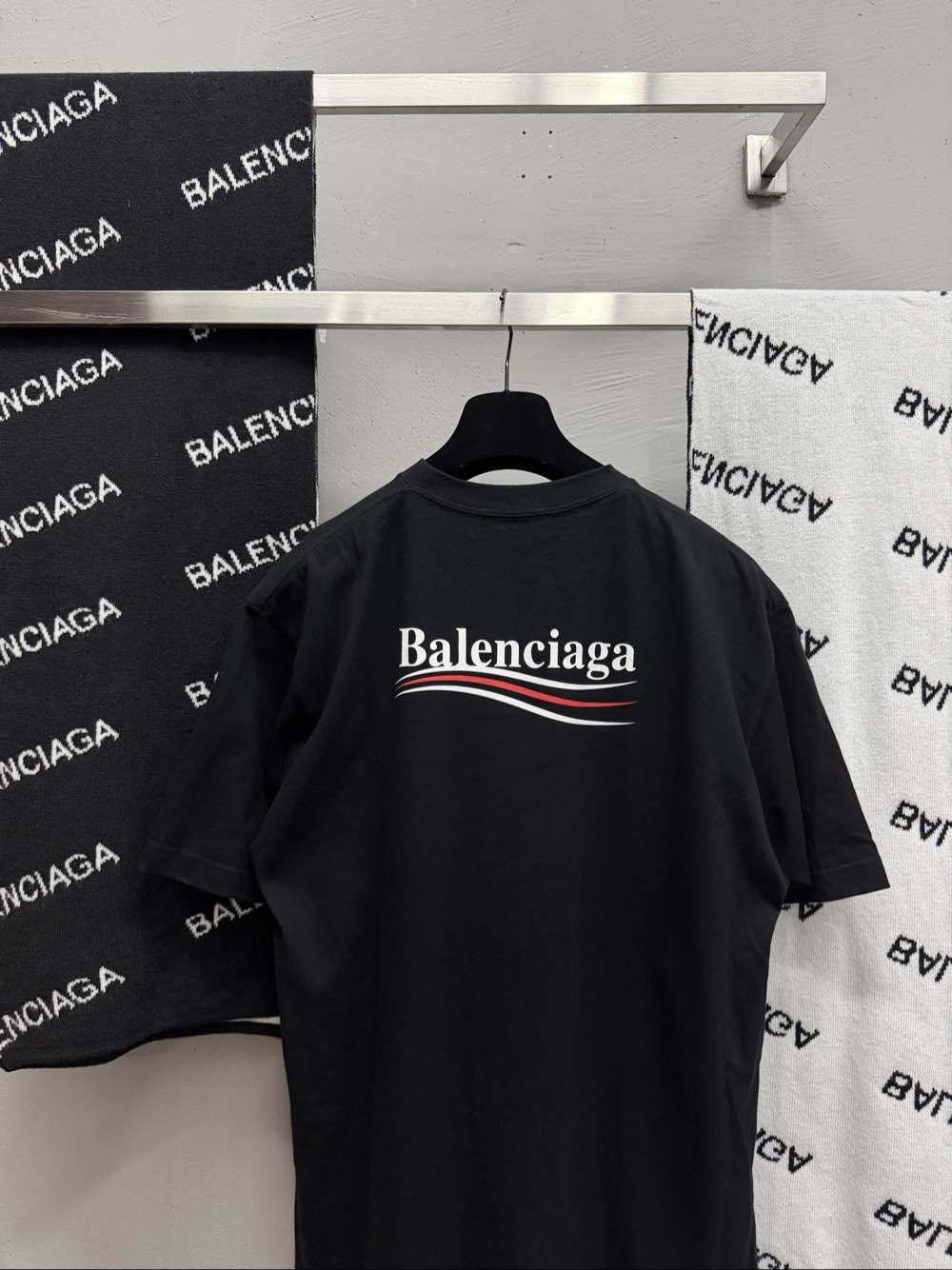 Balenciaga Balenciaga Logo T-Shirt Size S Size US S / EU 44-46 / 1 - 7 Thumbnail