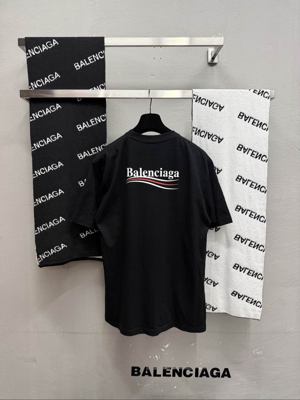 Balenciaga Balenciaga Logo T-Shirt Size S Size US S / EU 44-46 / 1 - 2 Thumbnail