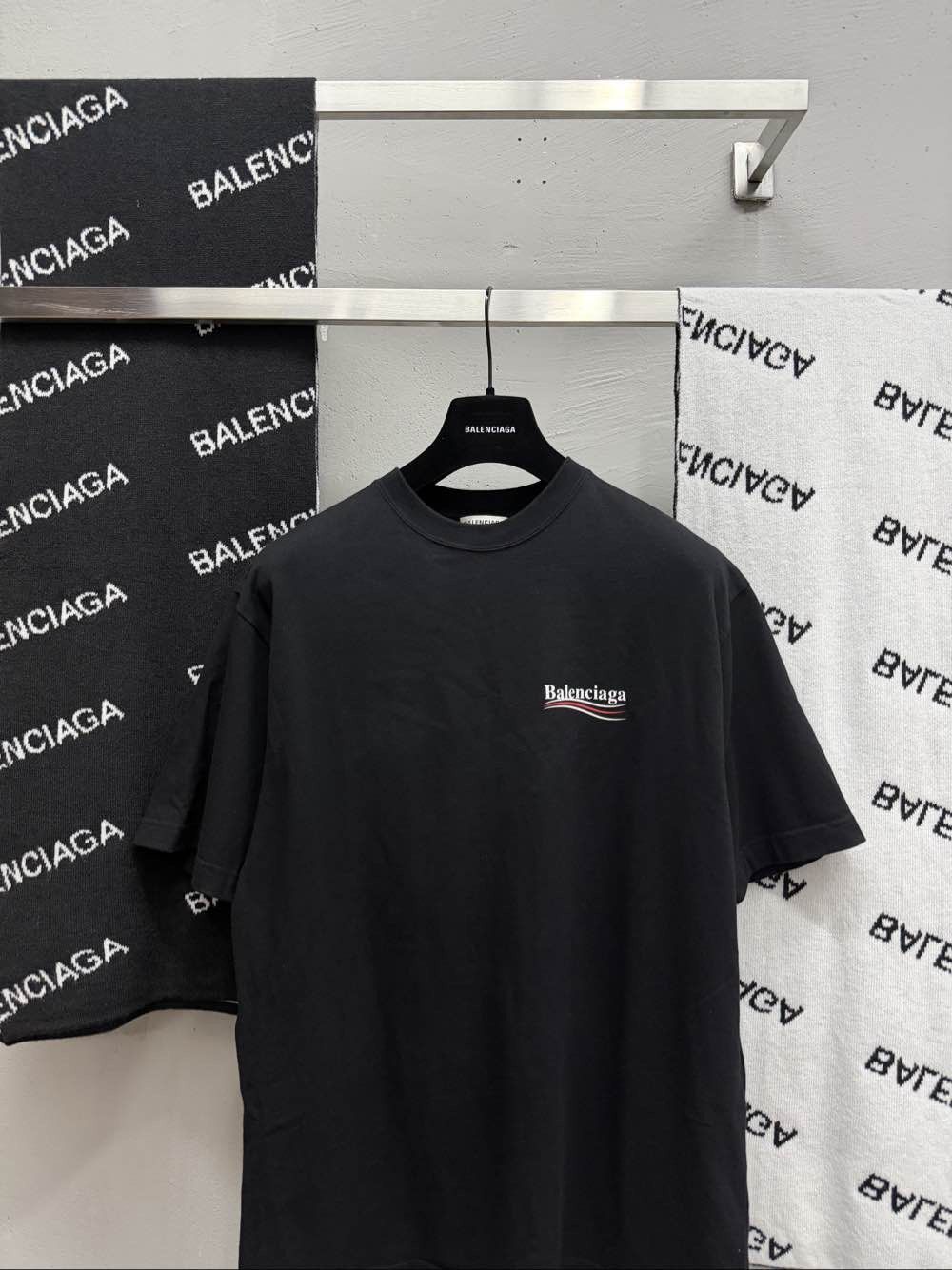 Balenciaga Balenciaga Logo T-Shirt Size S Size US S / EU 44-46 / 1 - 6 Thumbnail