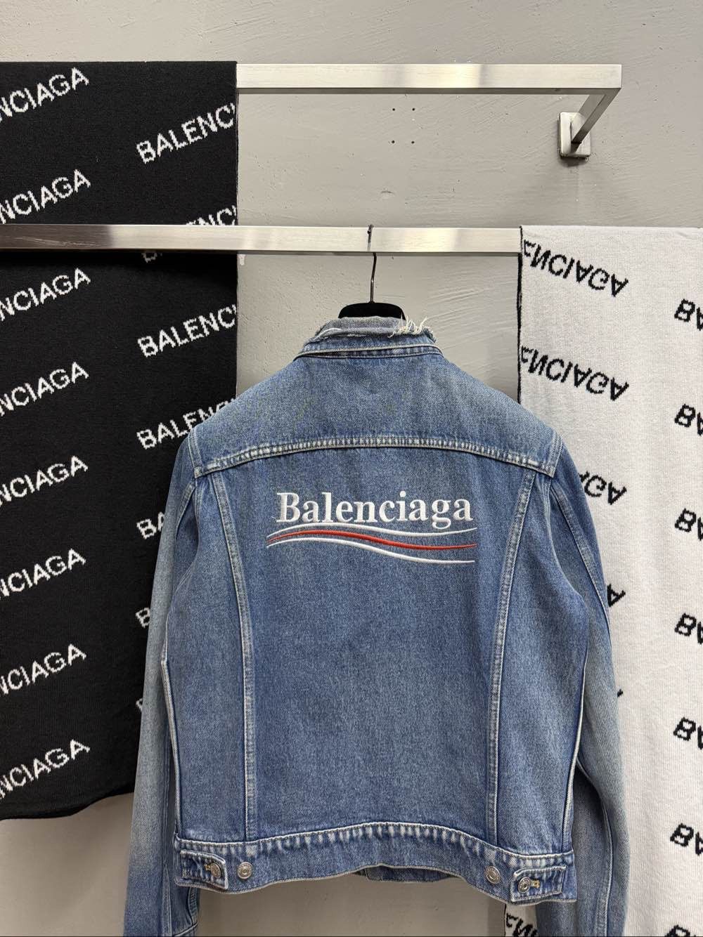 Balenciaga Balenciaga Logo Back Denim Jacket Size 46 Size US S / EU 44-46 / 1 - 7 Thumbnail