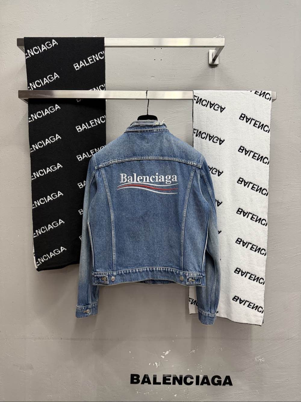 Balenciaga Balenciaga Logo Back Denim Jacket Size 46 Size US S / EU 44-46 / 1 - 2 Thumbnail