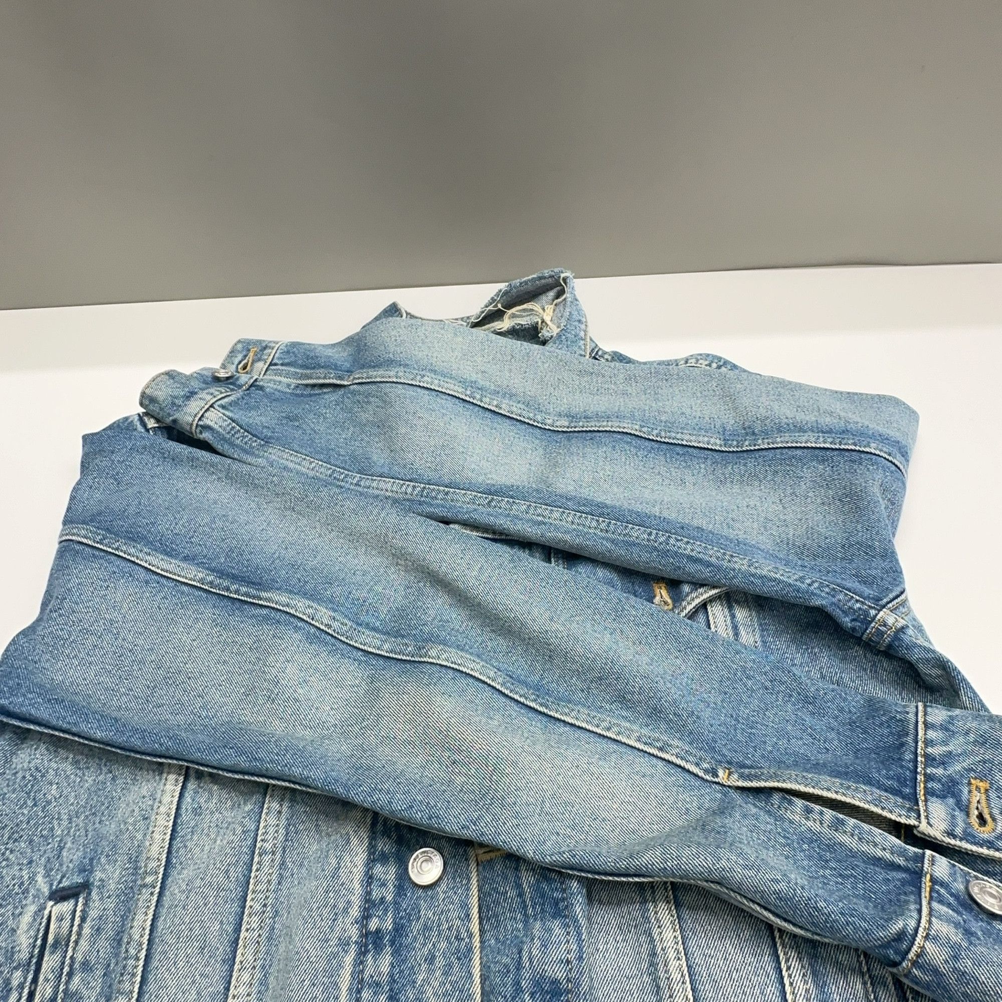 Balenciaga Balenciaga Logo Denim Jacket Size 52 Size US L / EU 52-54 / 3 - 10 Thumbnail
