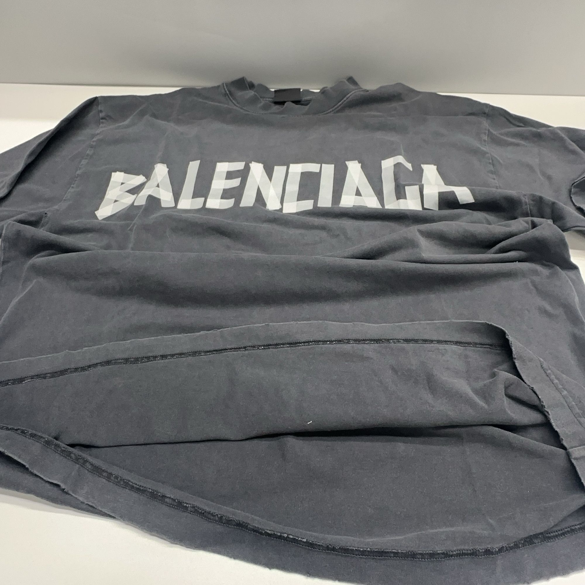 Balenciaga Balenciaga Tape Logo T-Shirt Size M Size US M / EU 48-50 / 2 - 7 Thumbnail