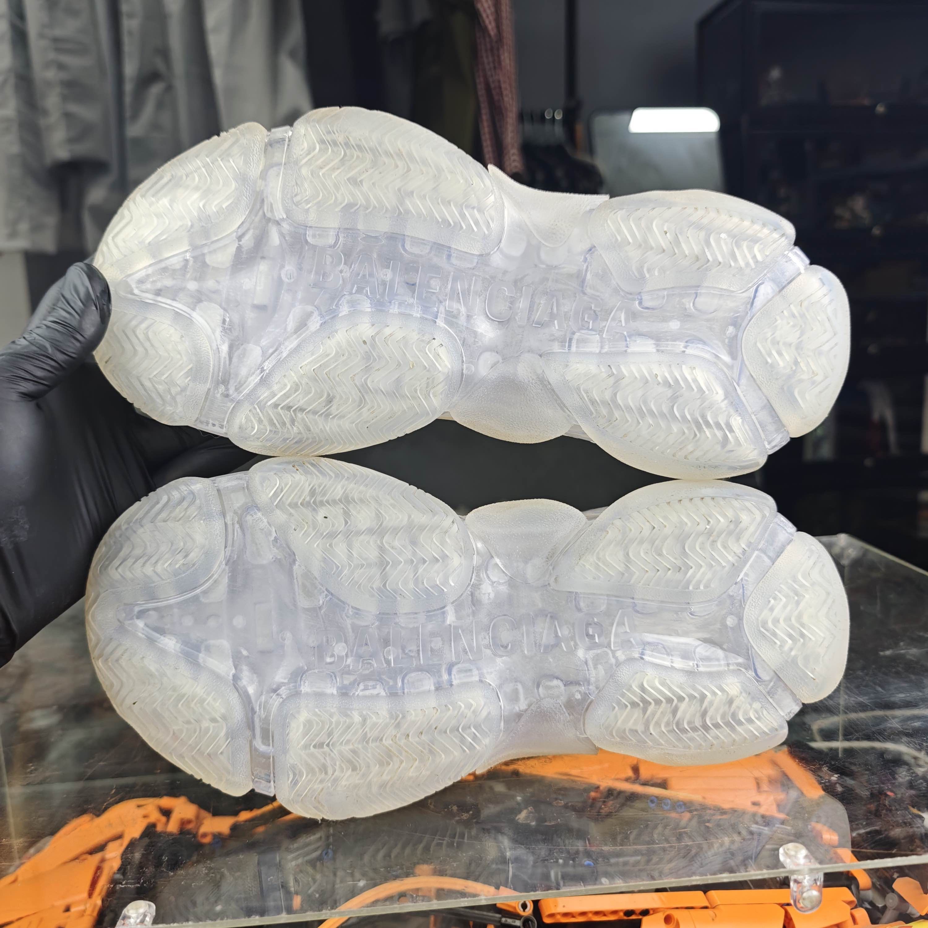 Balenciaga Balenciaga White Triple S Clear Sole Sneakers Size 37 Size US 7 / IT 37 - 4 Thumbnail