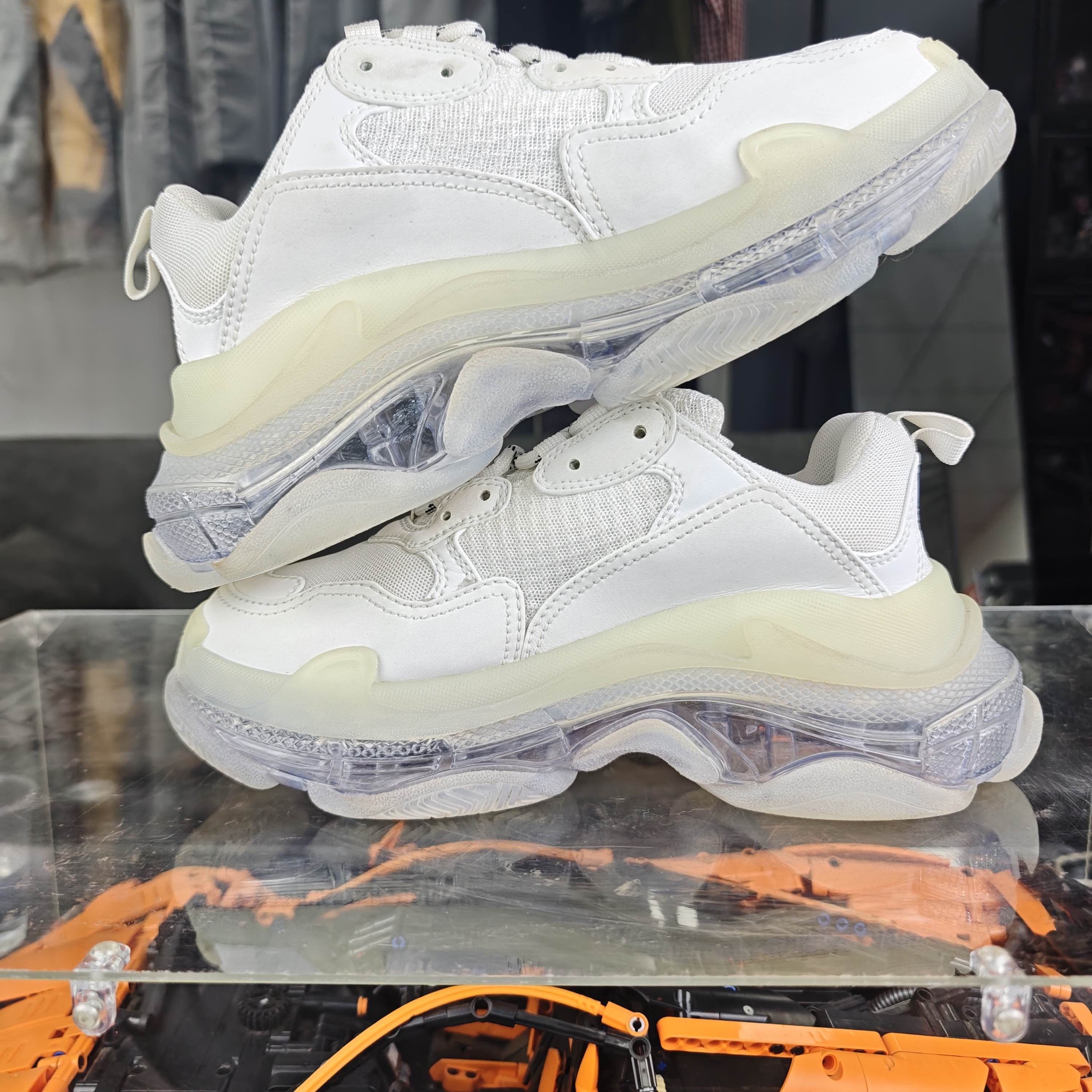 Balenciaga Balenciaga White Triple S Clear Sole Sneakers Size 37 Size US 7 / IT 37 - 8 Thumbnail