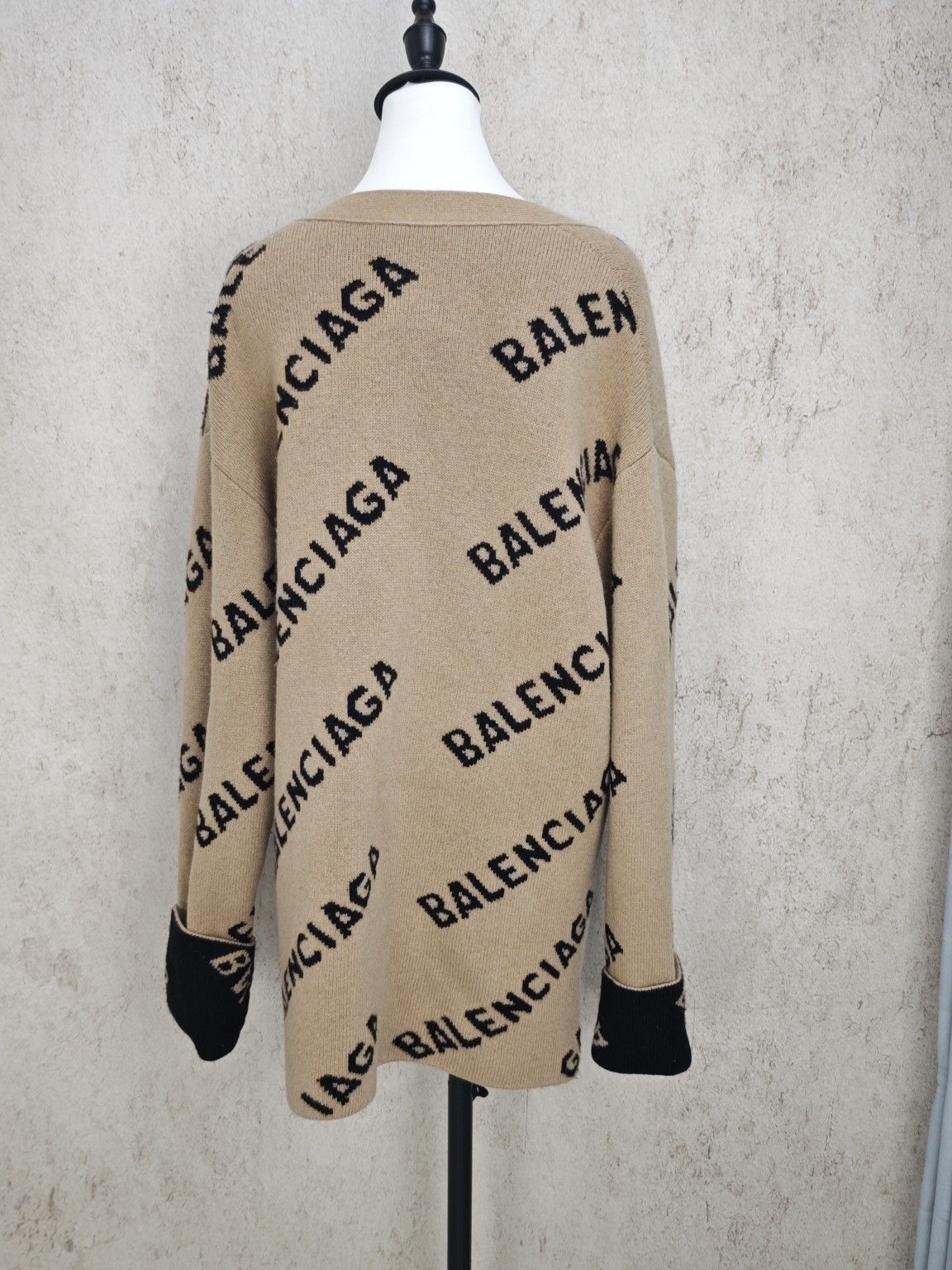 Balenciaga Balenciaga Logo Pattern Cardigan Size XS Size XS / US 0-2 / IT 36-38 - 2 Thumbnail