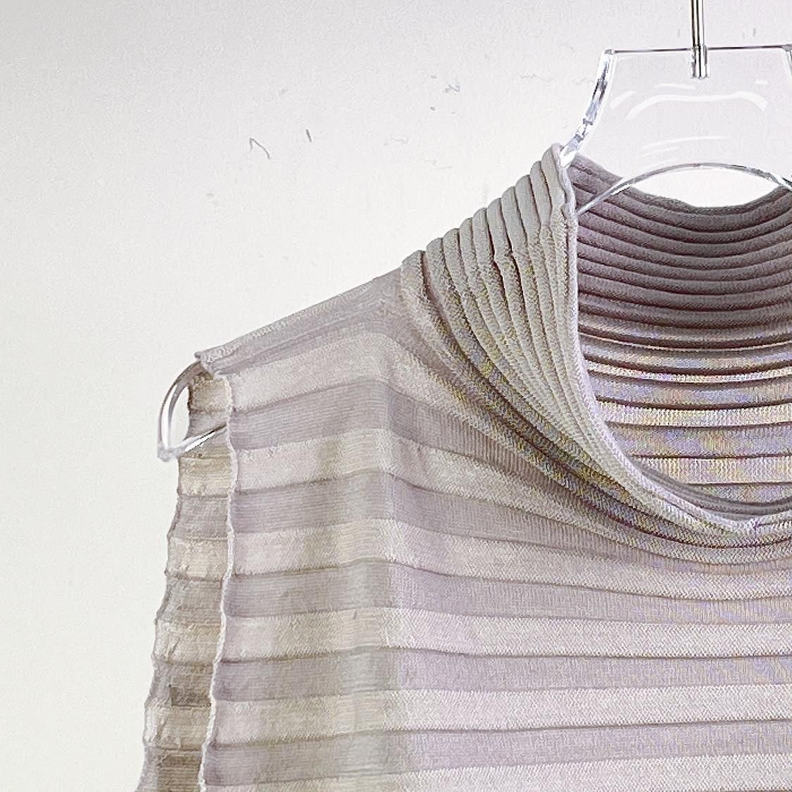 Pleats Please Issey Miyake Pleats Please Issey Miyake Gray Pleated Sleeveless Top OS Size ONE SIZE - 5 Thumbnail