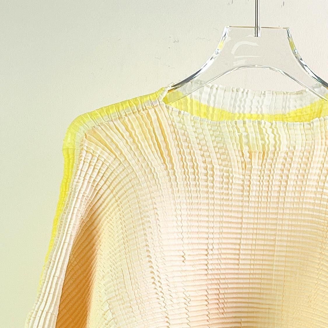 Issey Miyake Issey Miyake Yellow Pleated Top Size 2 Size M / US 6-8 / IT 42-44 - 5 Thumbnail