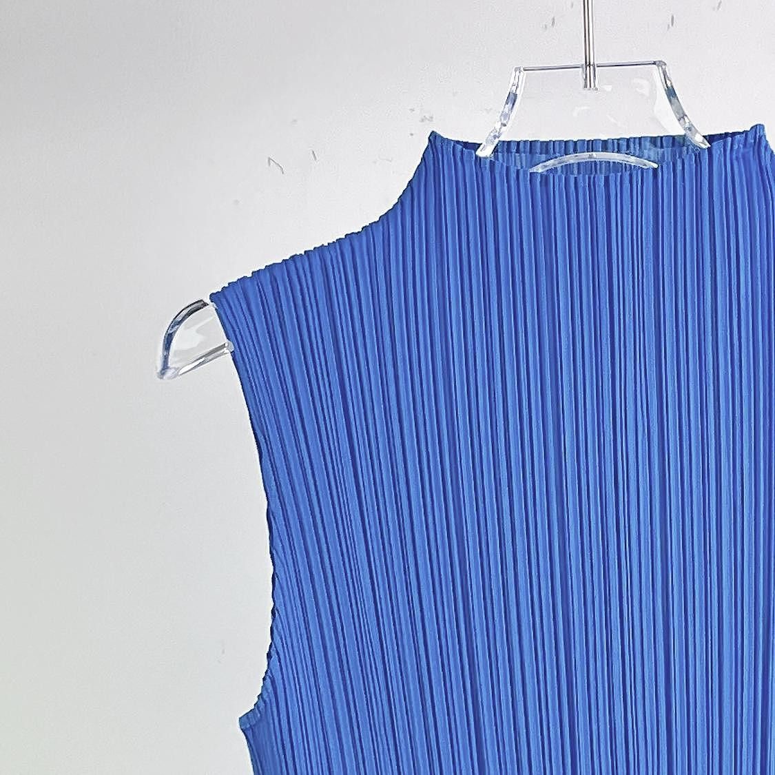 Pleats Please Issey Miyake Pleats Please Issey Miyake Blue Pleated Sleeveless Top Size Size M / US 6-8 / IT 42-44 - 5 Thumbnail