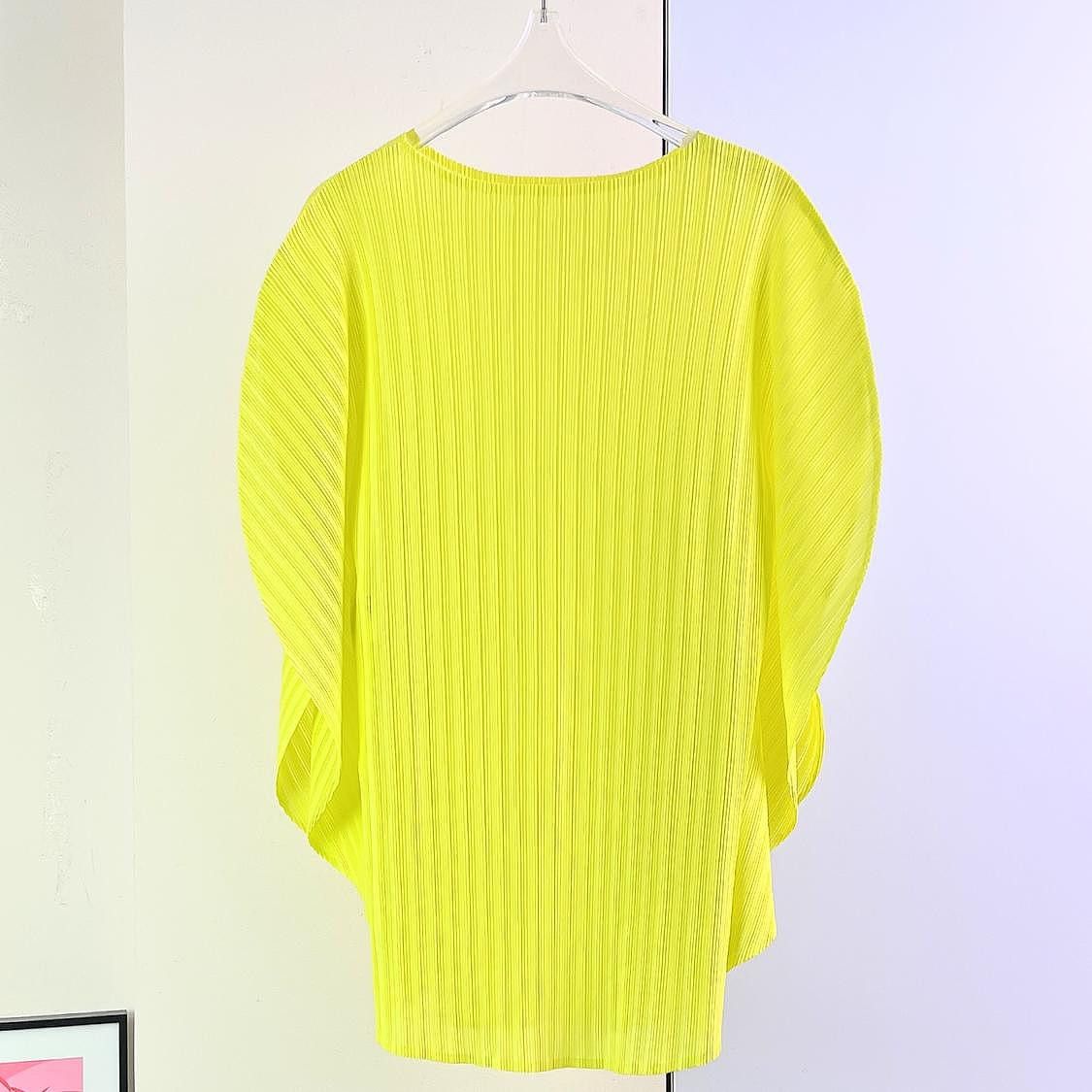 Pleats Please Issey Miyake Pleats Please Issey Miyake Yellow Pleated Top Size 3 Size M / US 6-8 / IT 42-44 - 2 Thumbnail
